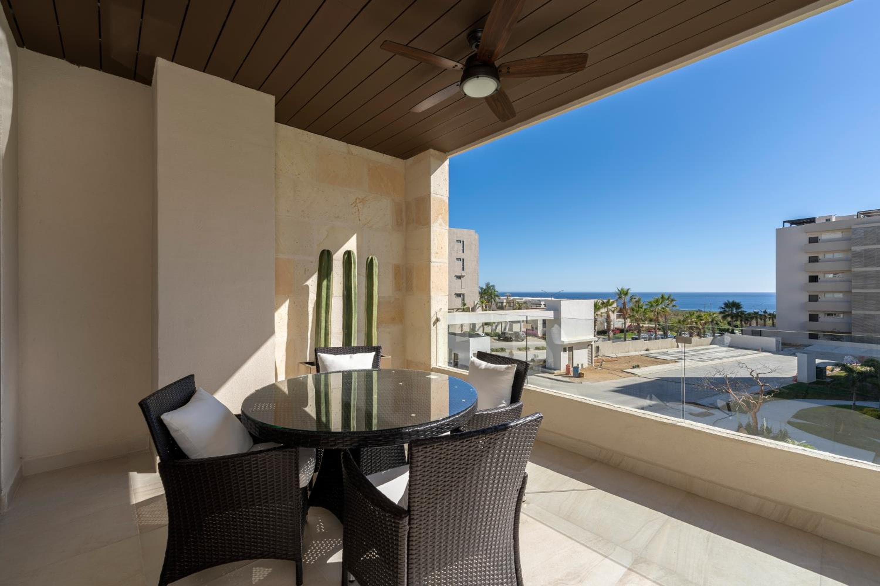 Luxury Beachfront Apartment in Cabo — 13