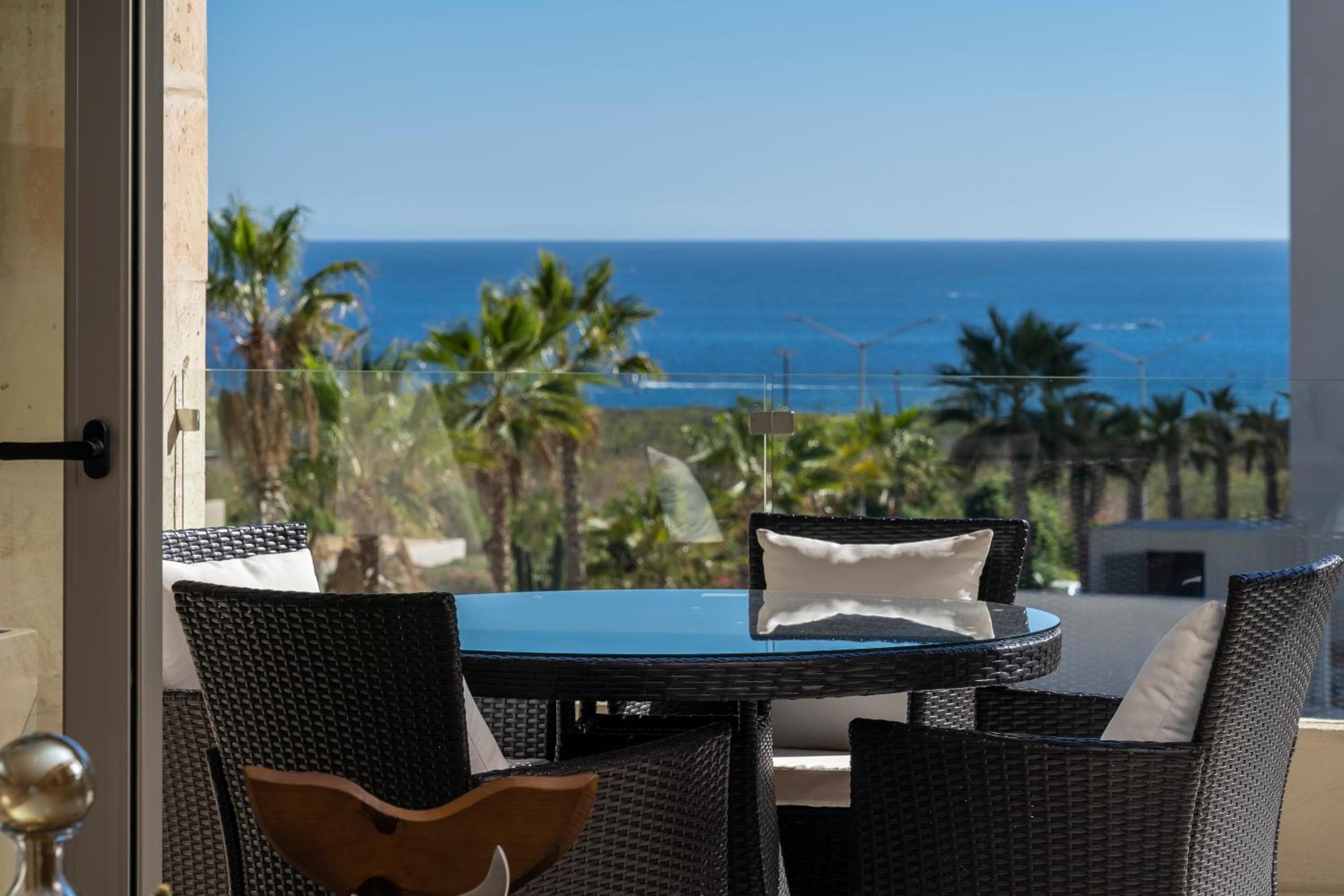 Luxury Beachfront Apartment in Cabo — 21