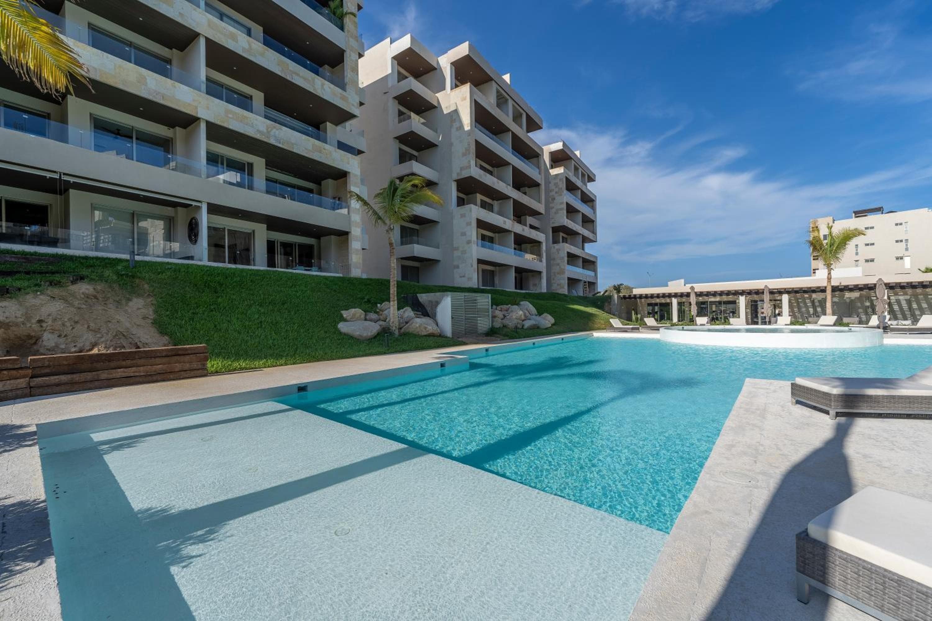Luxury Beachfront Apartment in Cabo — 22