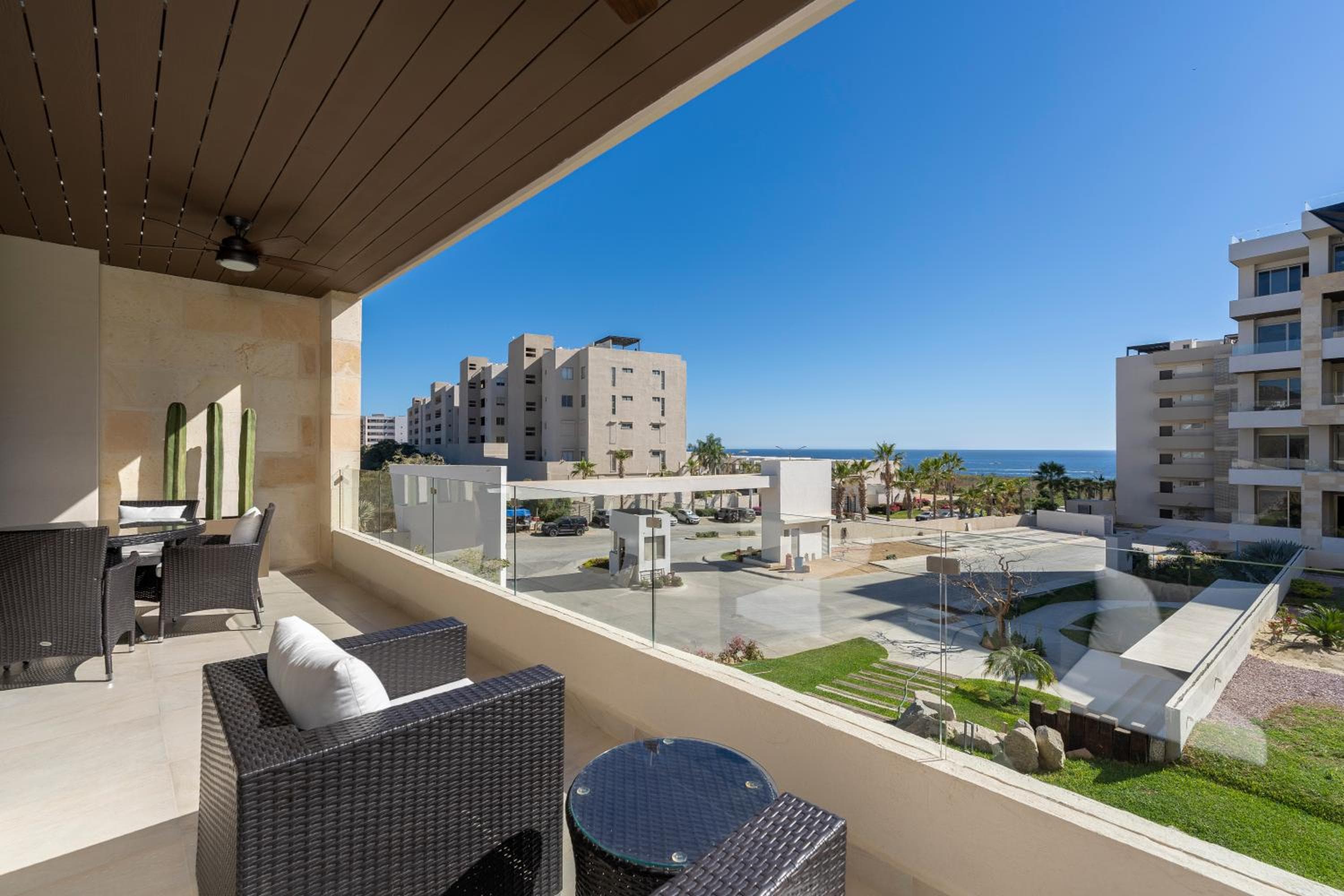 Luxury Beachfront Apartment in Cabo — 28