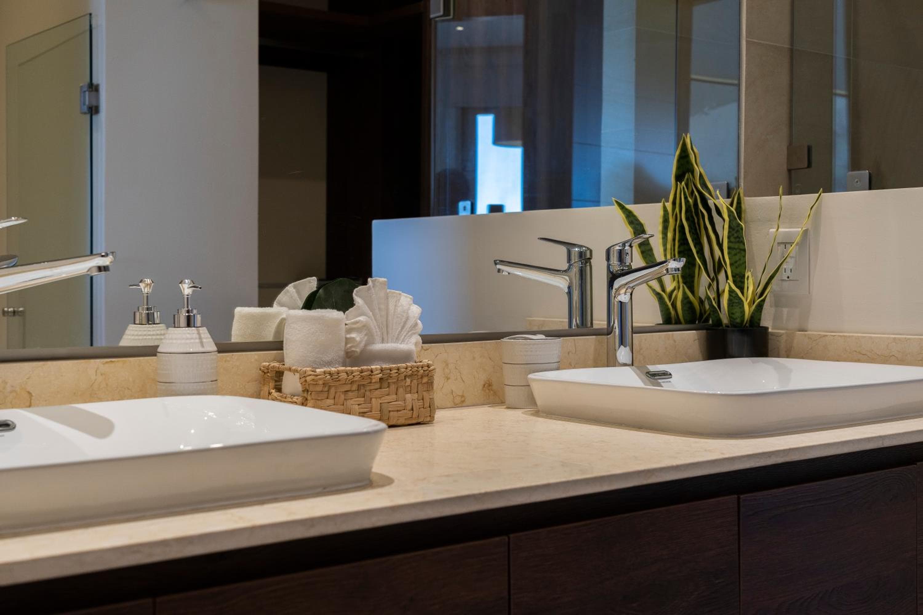 Luxury Beachfront Apartment in Cabo — 5