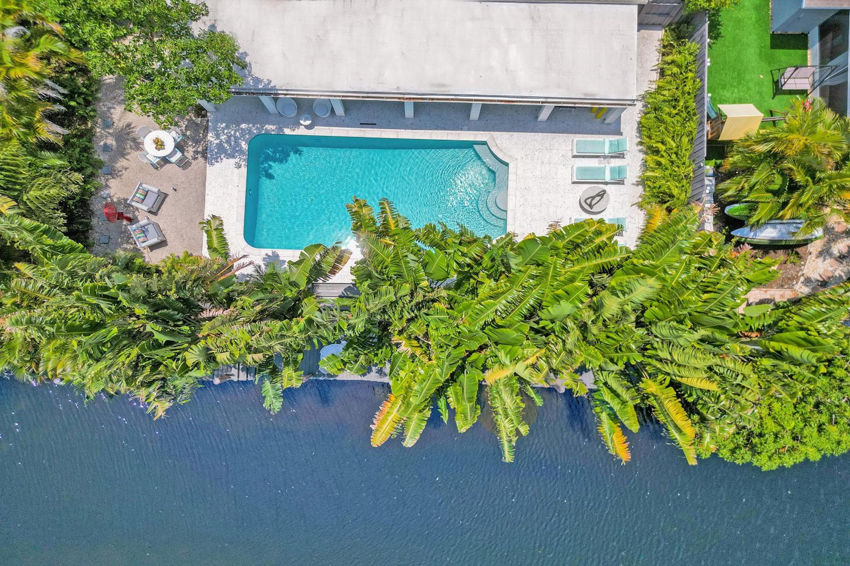 New! Waterfront Heated Pool, Fishing Pier, Designer Touches, 2mi to Beach — 9