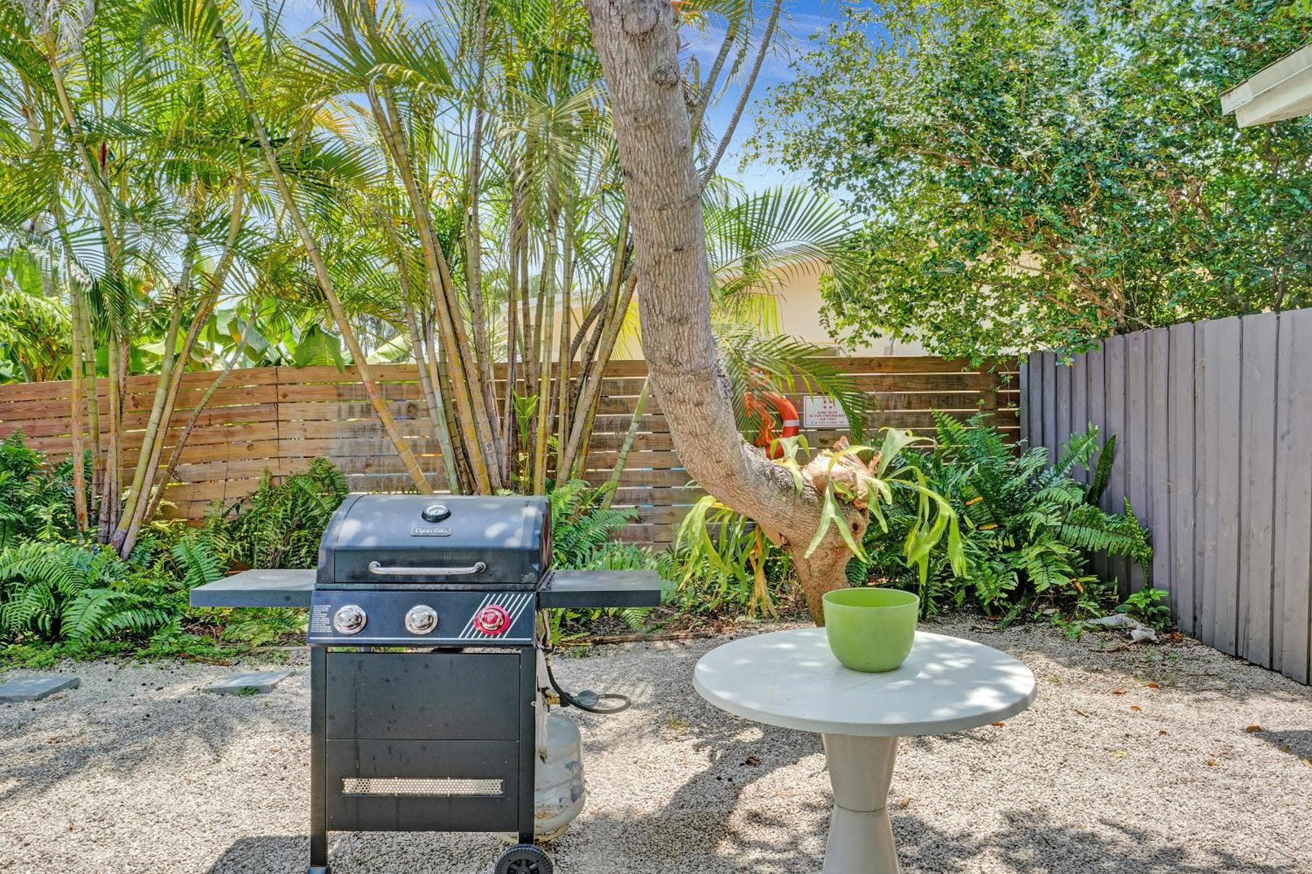 New! Waterfront Heated Pool, Fishing Pier, Designer Touches, 2mi to Beach — 29