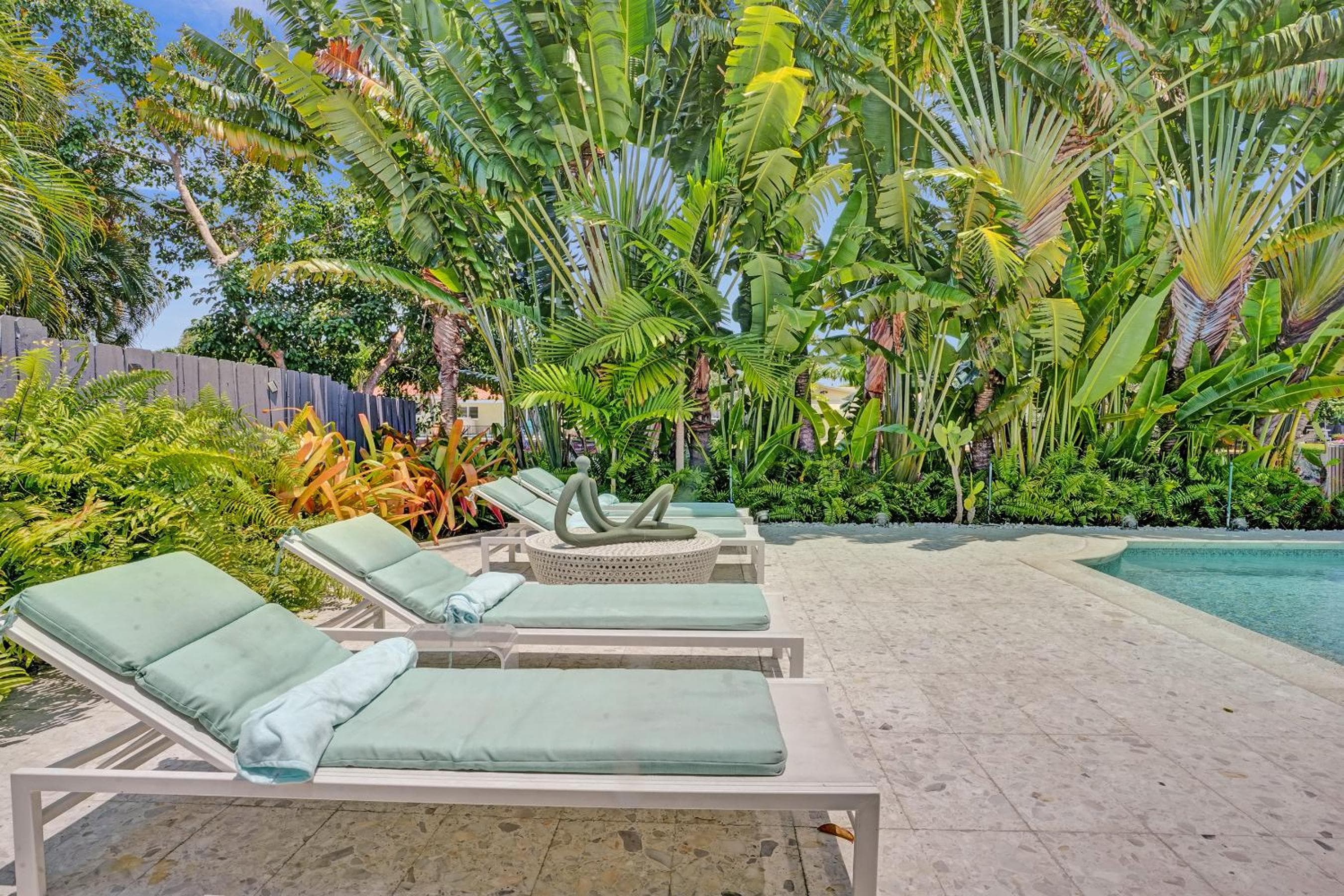 New! Waterfront Heated Pool, Fishing Pier, Designer Touches, 2mi to Beach — 23