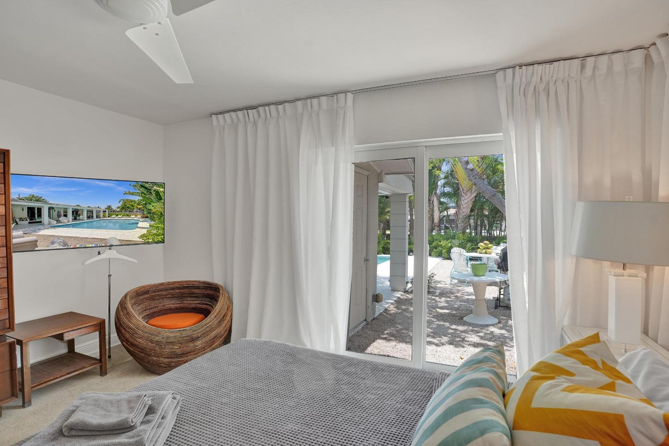 New! Waterfront Heated Pool, Fishing Pier, Designer Touches, 2mi to Beach — 21