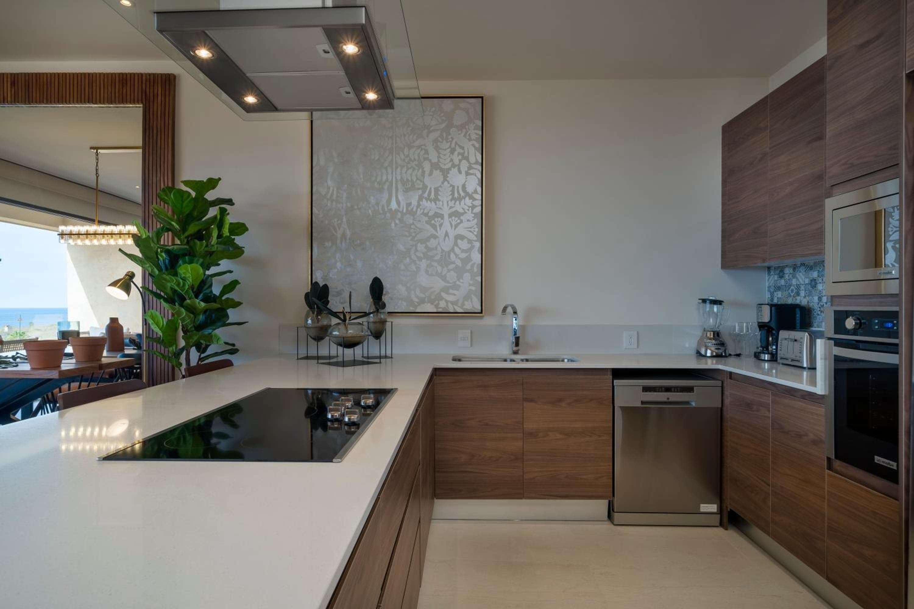 Luxury Condo with Ocean View, Balcony, and Pool — 7