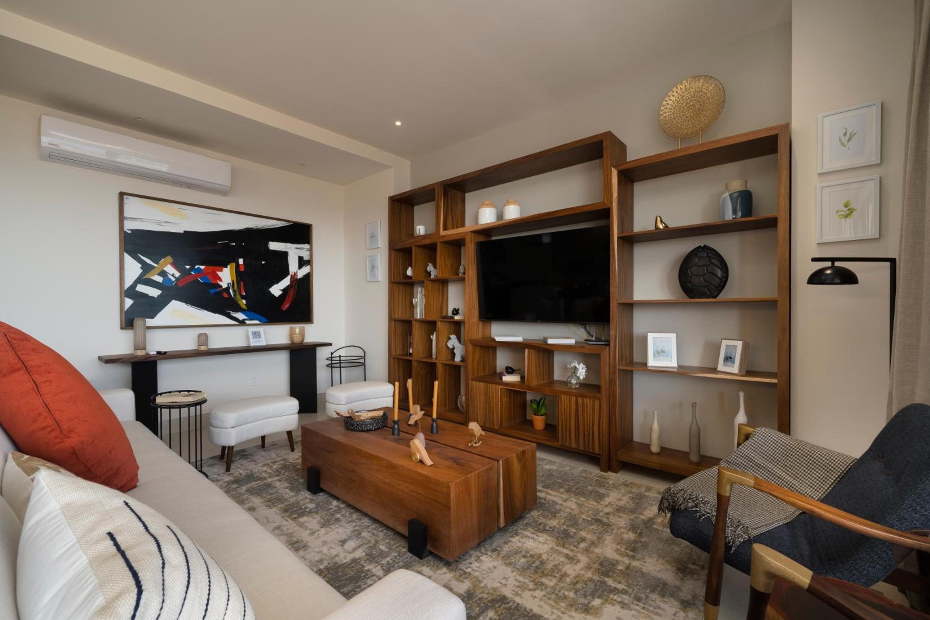 Luxury Condo with Ocean View, Balcony, and Pool — 23
