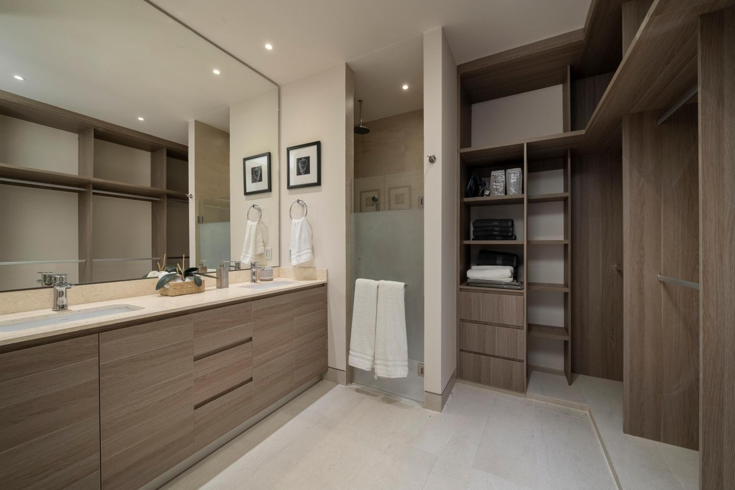Luxury Condo with Ocean View, Balcony, and Pool — 27