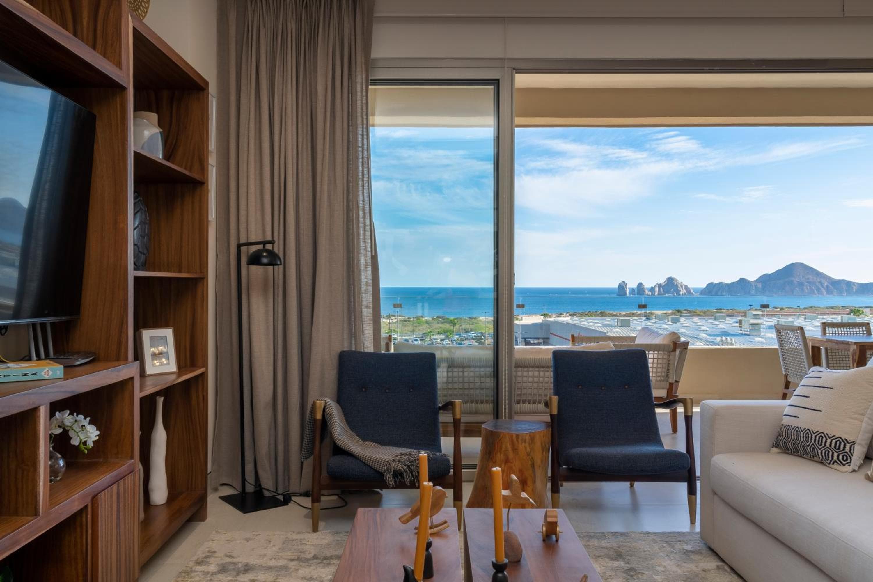 Luxury Condo with Ocean View, Balcony, and Pool — 29