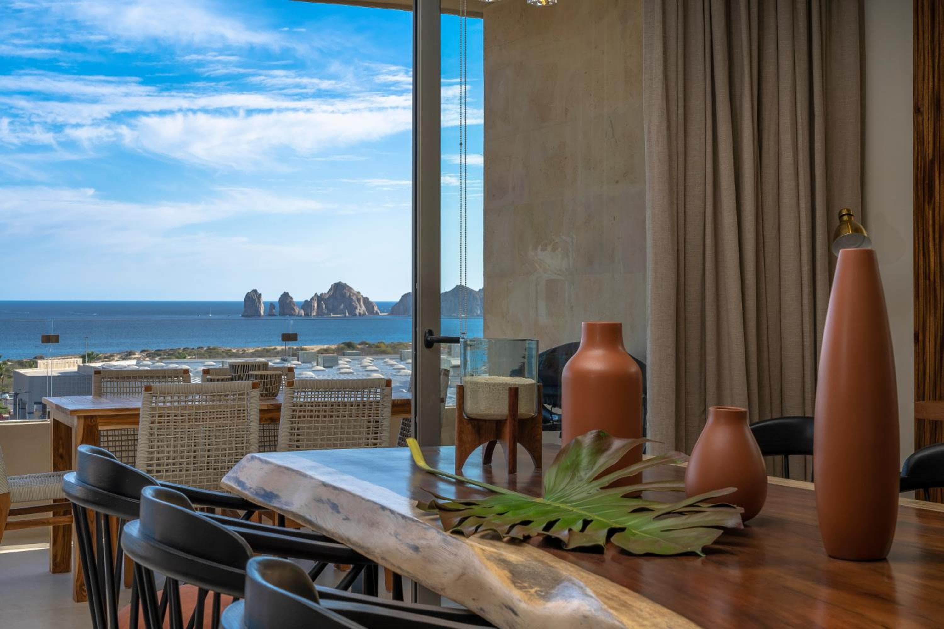 Luxury Condo with Ocean View, Balcony, and Pool — 21