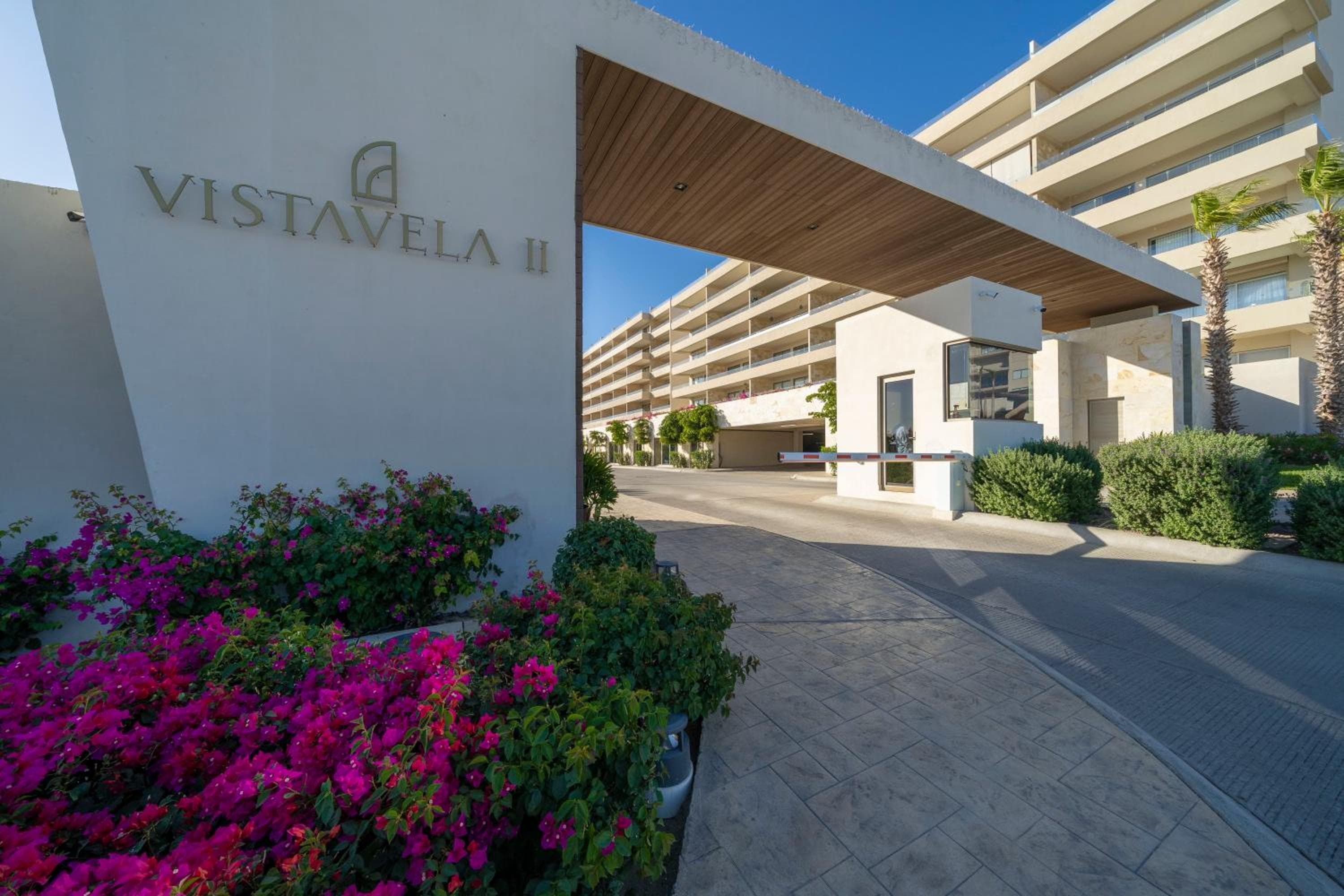 Luxury Condo with Ocean View, Balcony, and Pool — 1