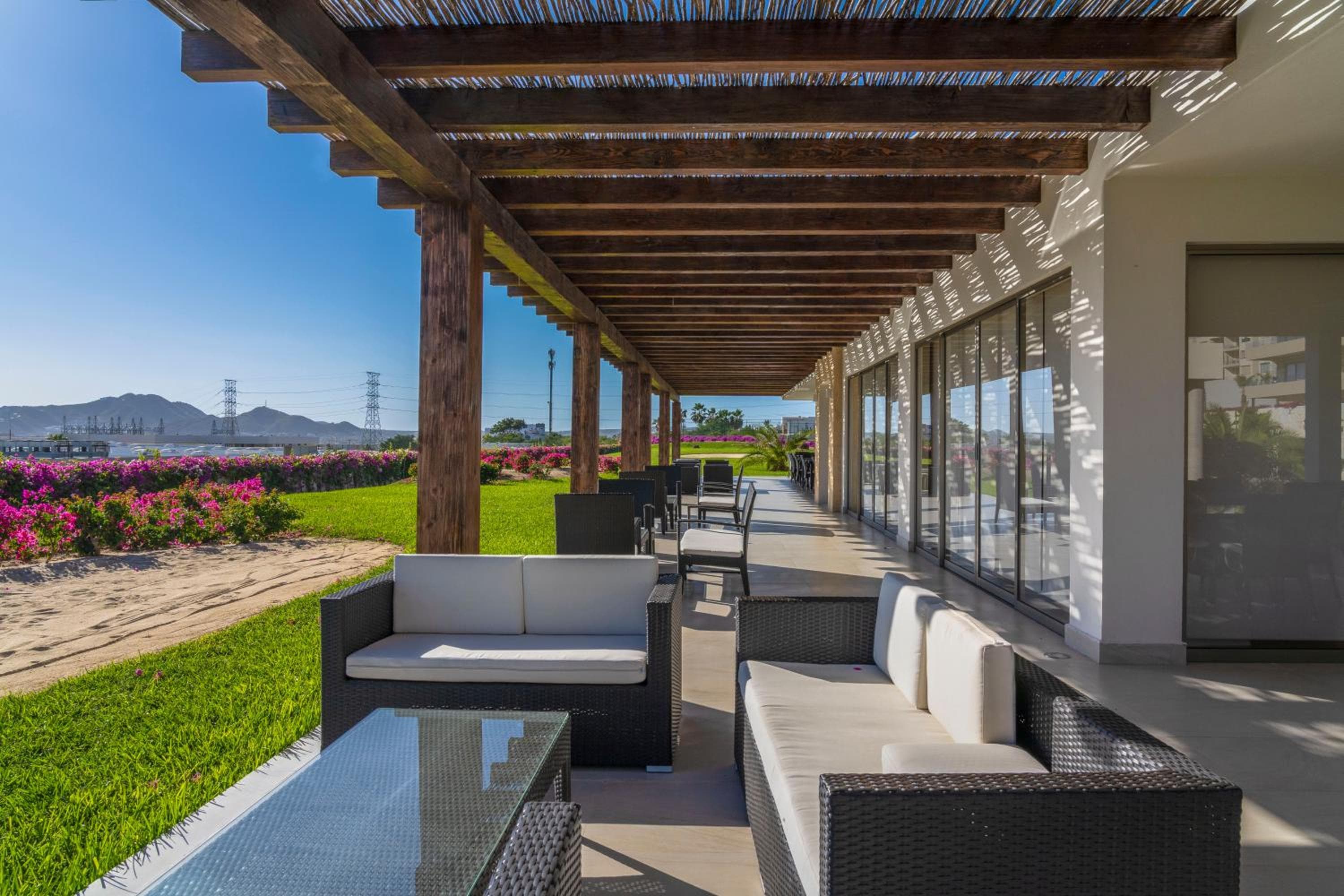 Luxury Condo with Ocean View, Balcony, and Pool — 14