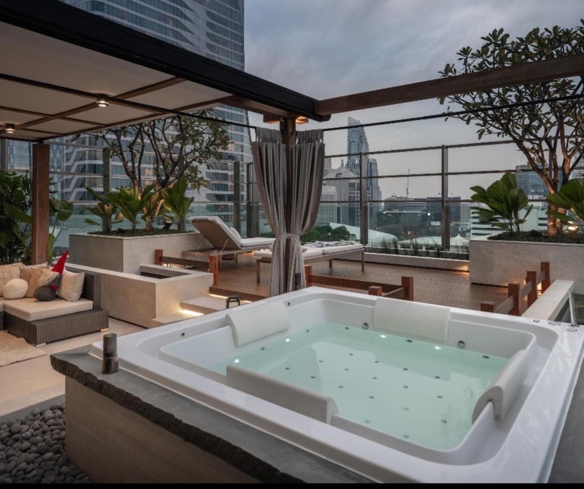 Sivatel Bangkok Hotel — 18