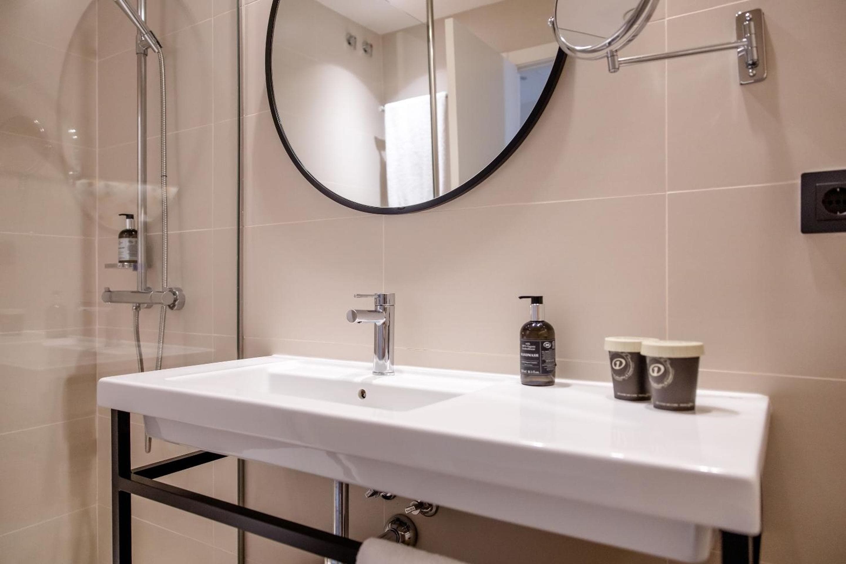 Motel One Madrid-Plaza de España — 19