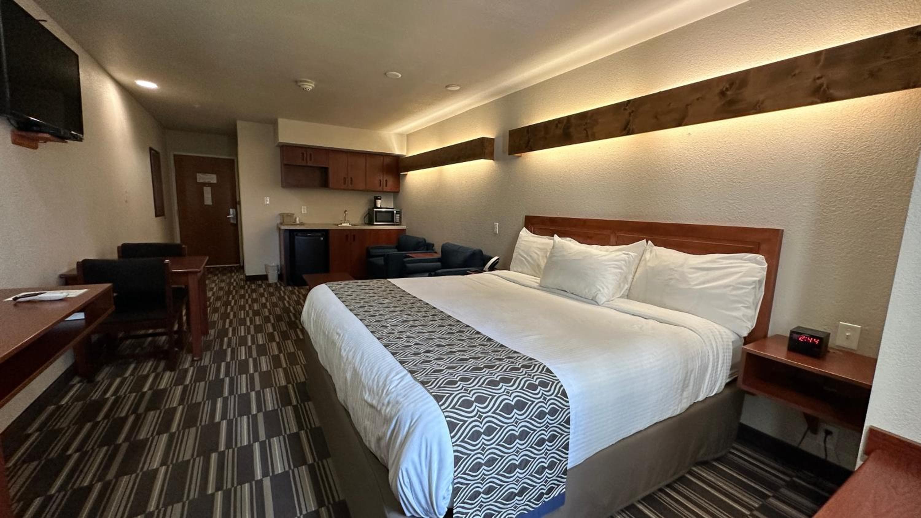 Microtel Inn and Suites By Wyndham Miami OK — 7