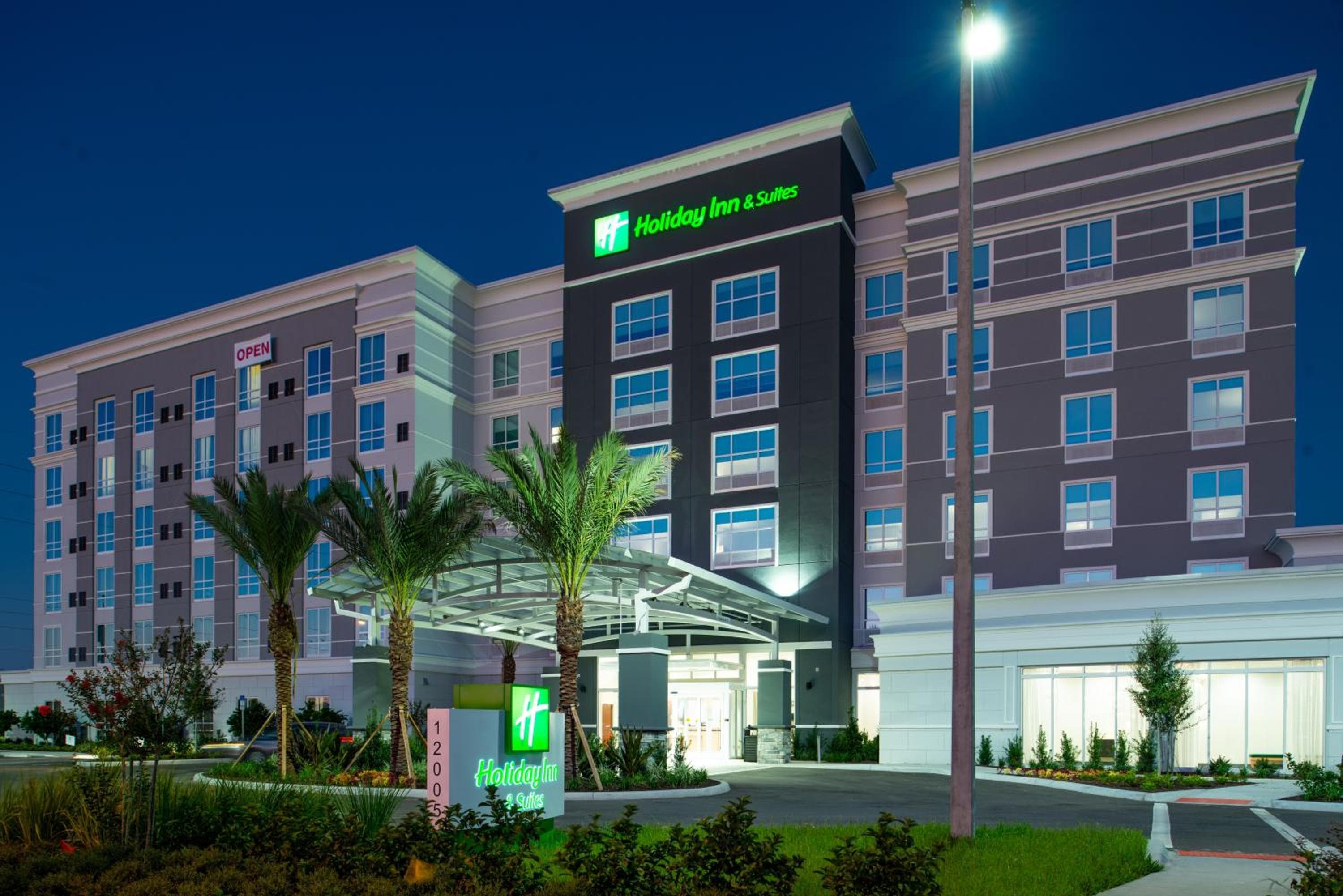 Holiday Inn & Suites Orlando-International Dr S, an IHG Hotel — 2
