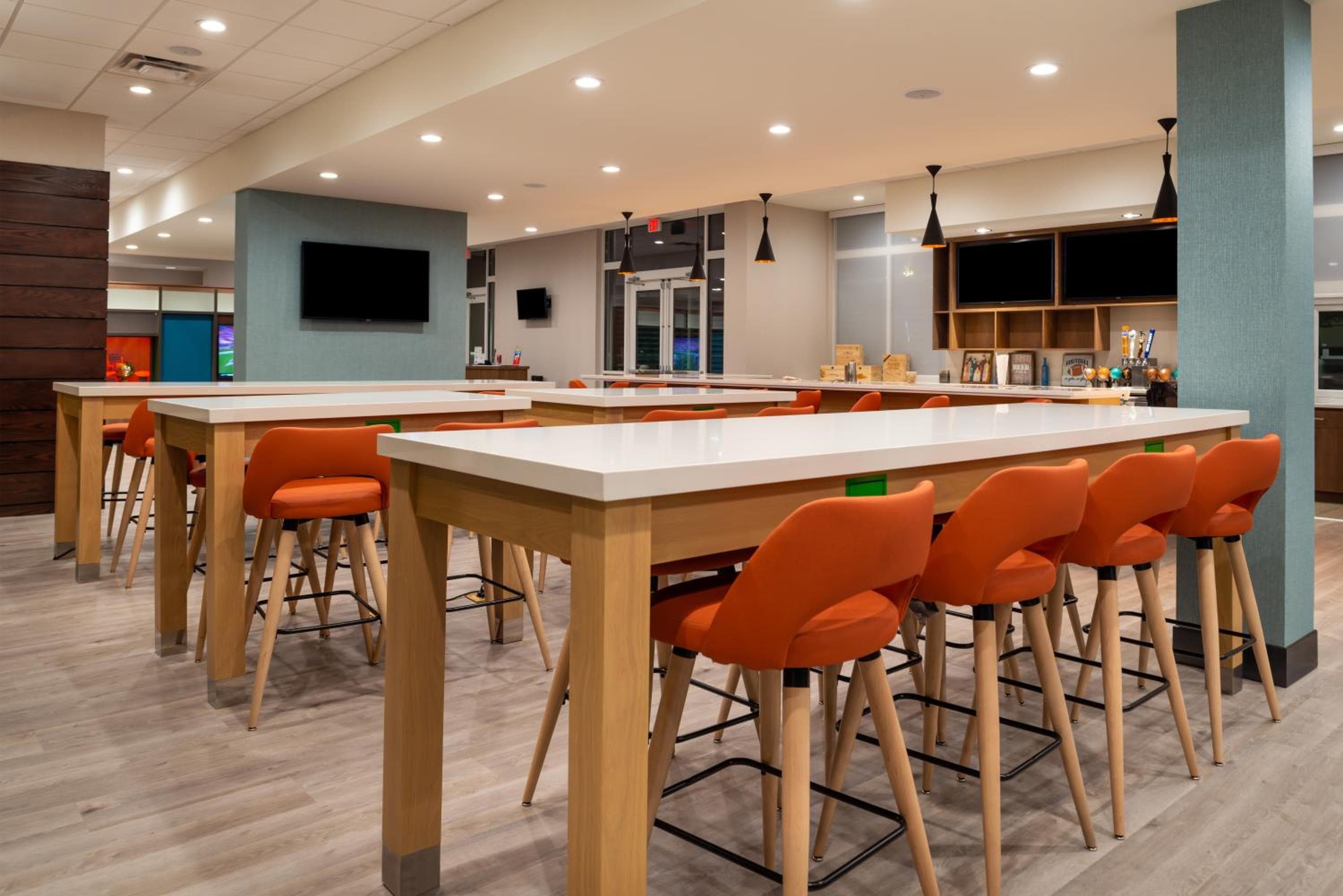 Holiday Inn & Suites Orlando-International Dr S, an IHG Hotel — 4