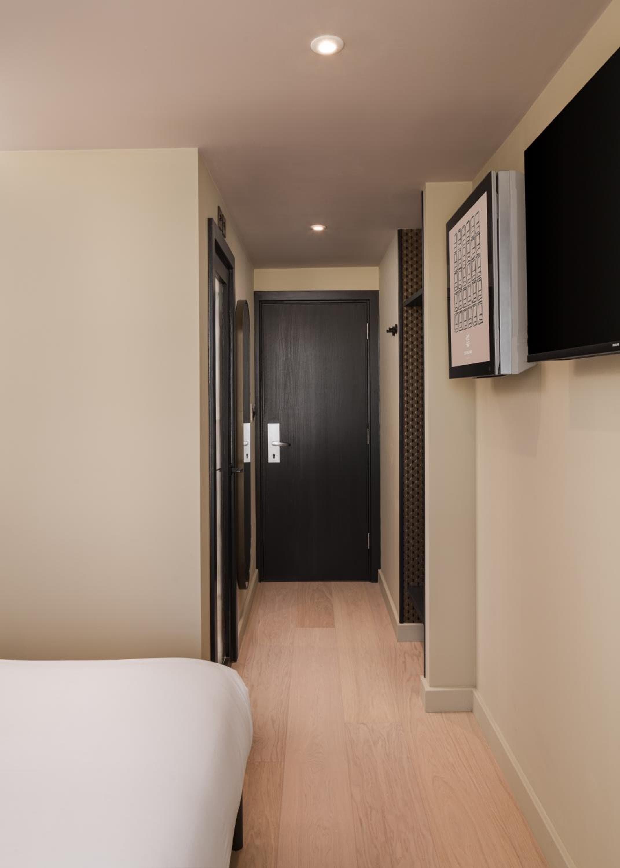 Central Park Hotel — 28