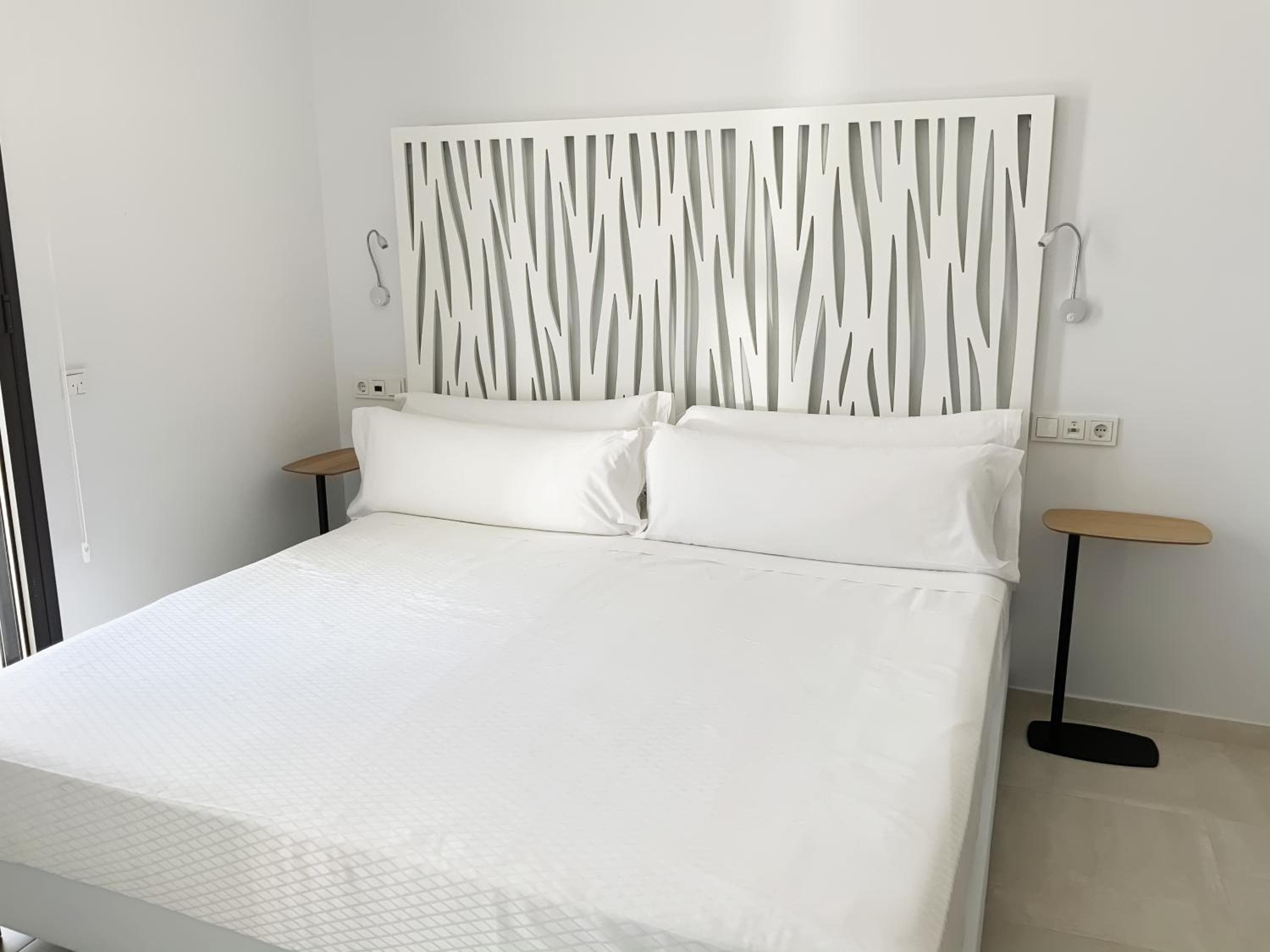 Apartamentos Rivero 8 — 12