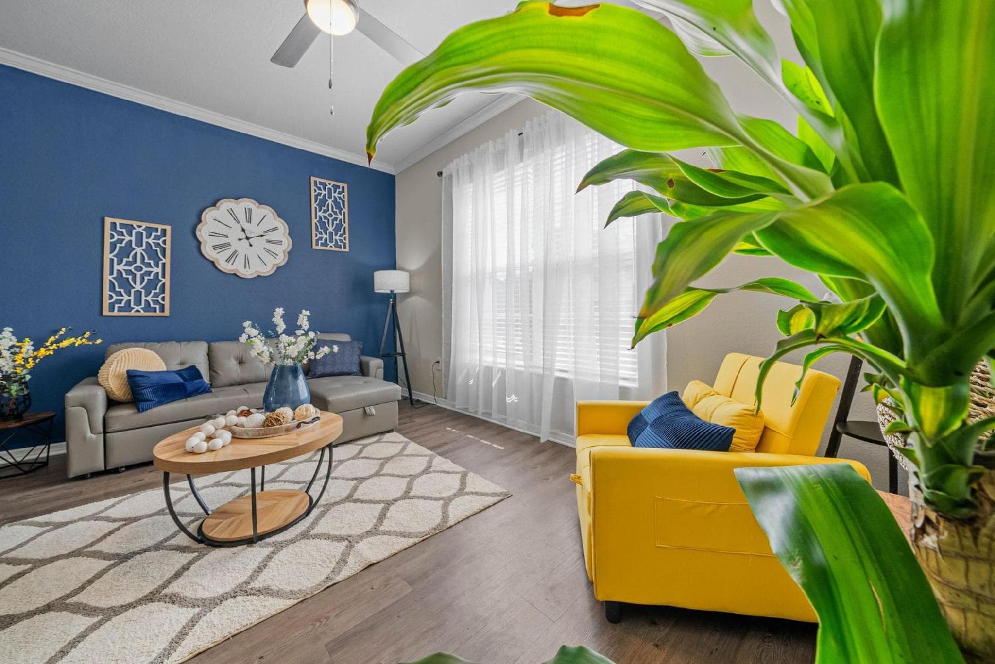 Stylish 2BR2BA w Pool, Gym Near Airport #3 — 5
