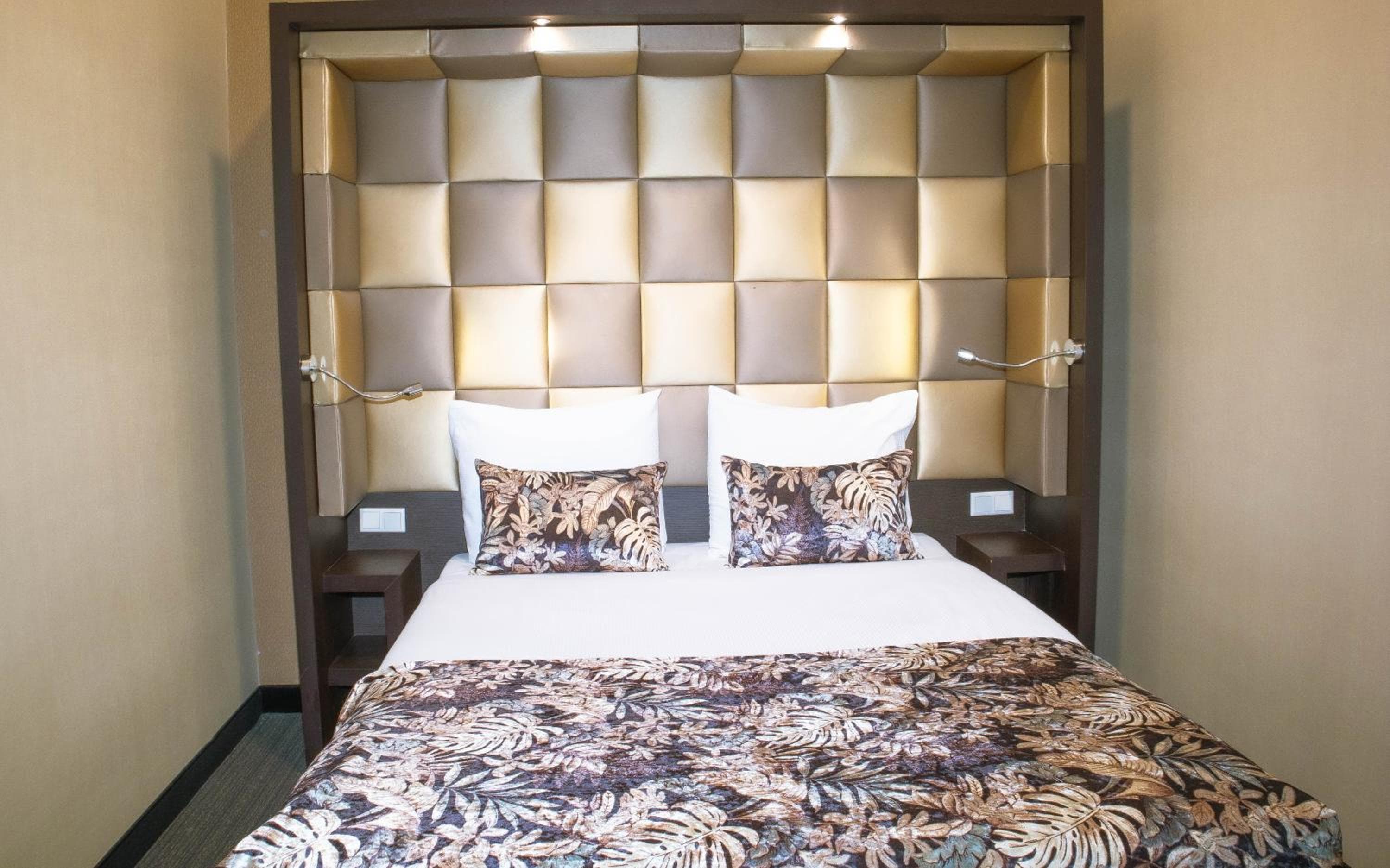 Goldenes Herrenhaus Aparthotel — 2