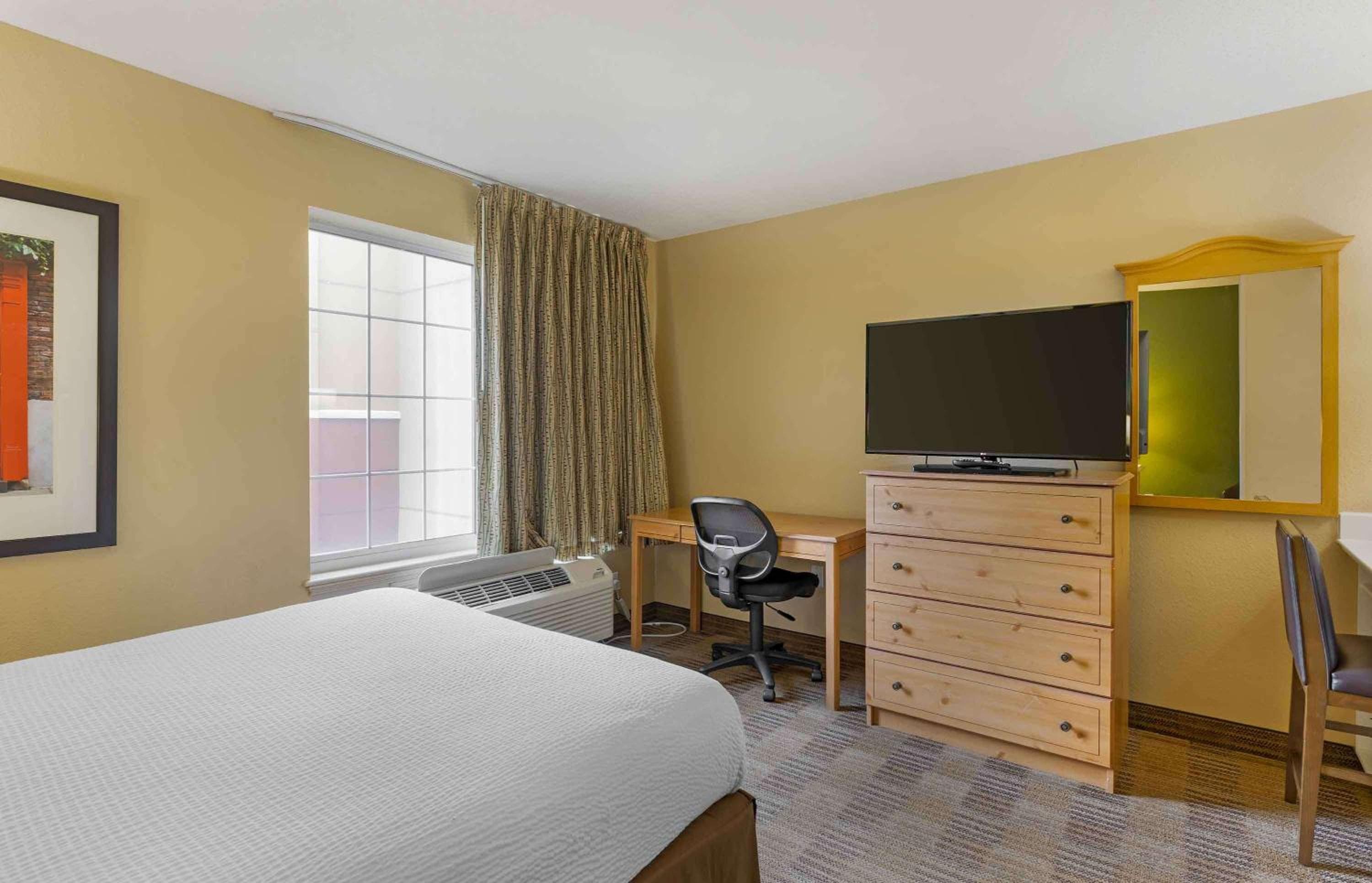 Extended Stay America Select Suites - Orlando - Southpark - Equity Row — 11