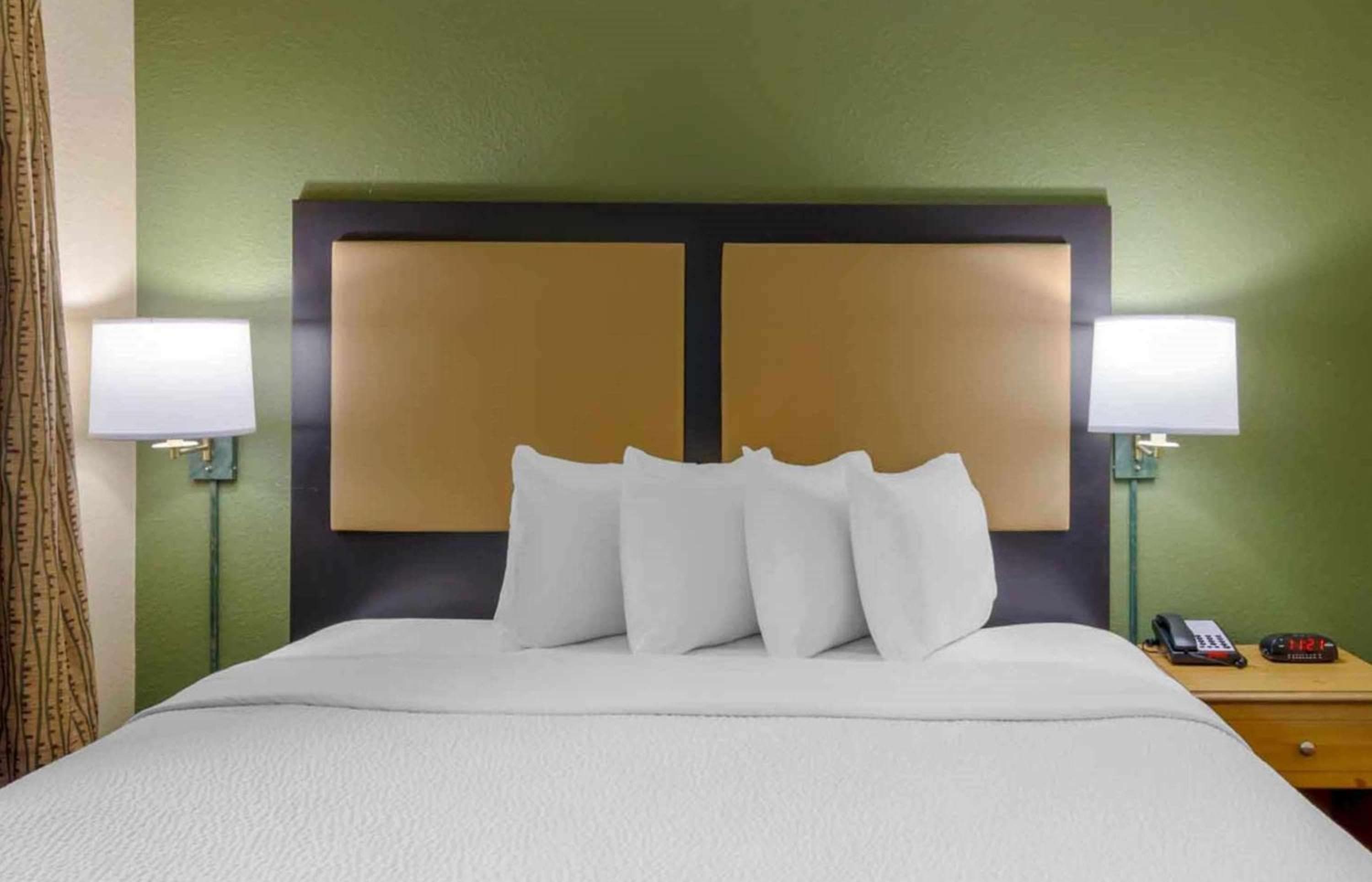 Extended Stay America Select Suites - Orlando - Southpark - Equity Row — 16