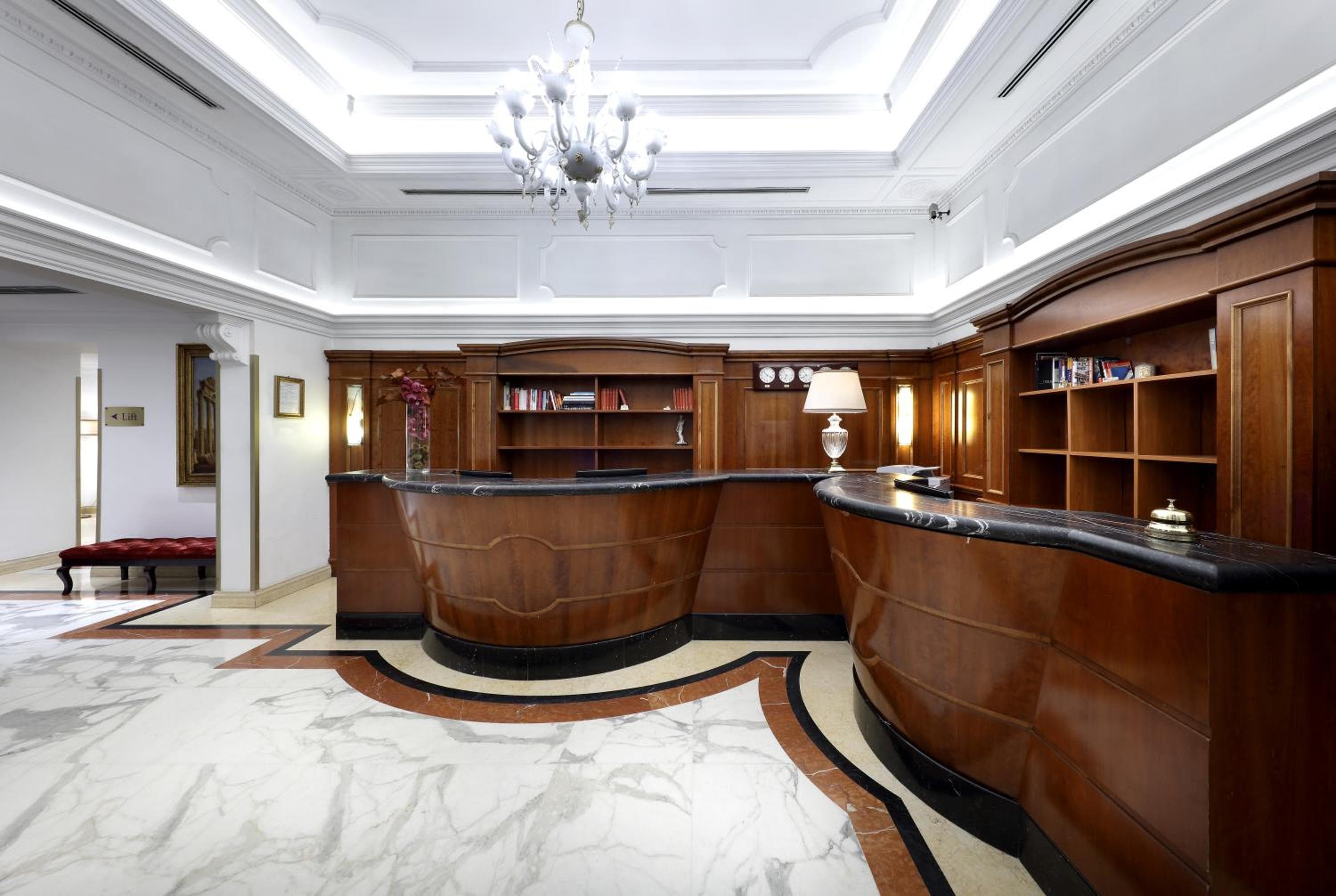 Hotel Exe International Palace — 2