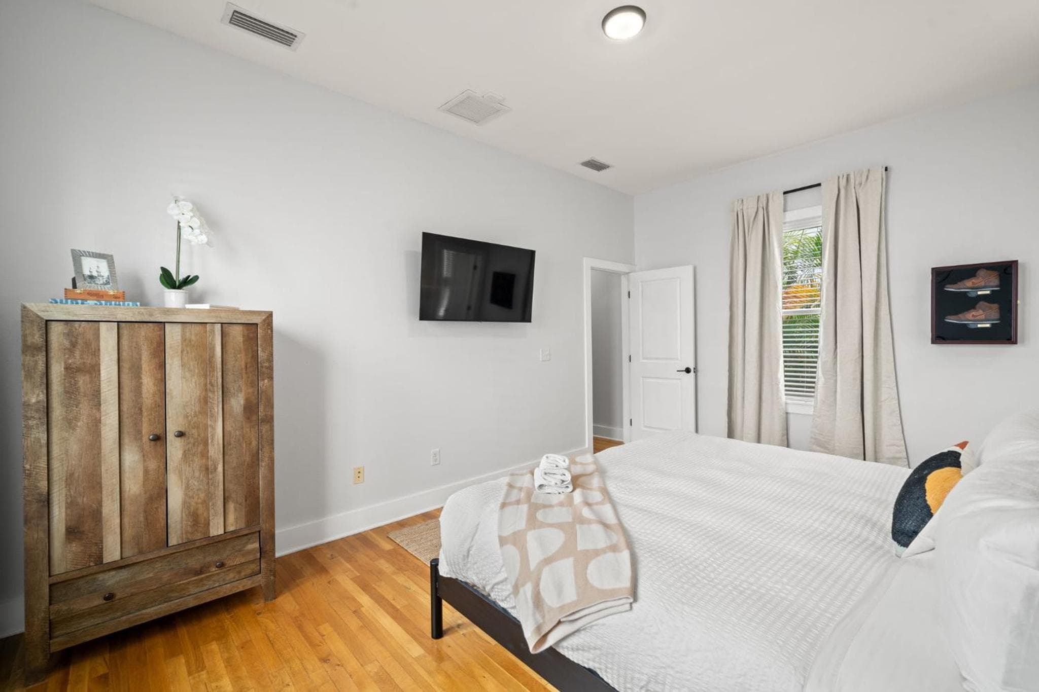 NEW! Casa Fuente - Historic "Shotgun Style" Ybor Bungalow, Steps to 7th Ave — 19