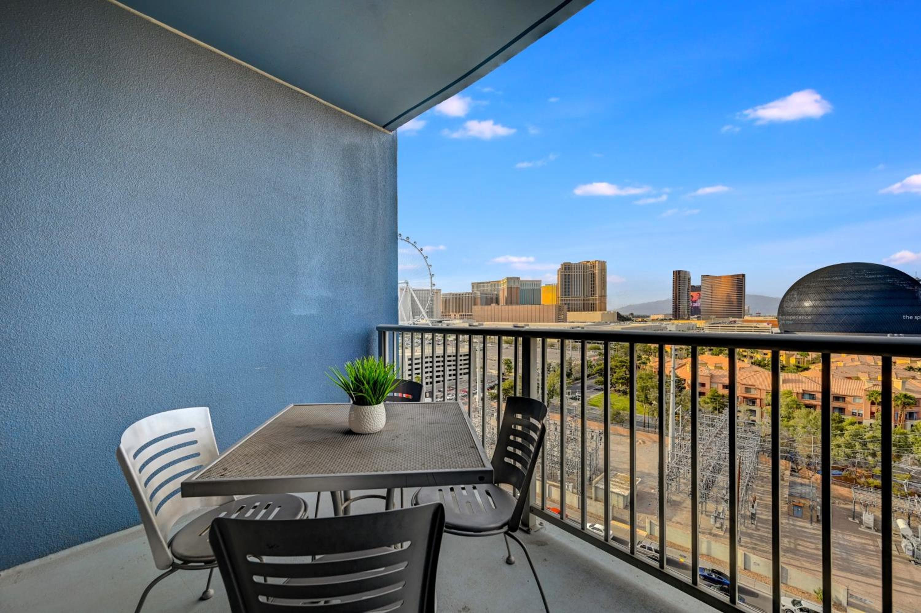SPHERE IN HD! - 1BR Privates Retro-Condo mit PREMIUM-Aussicht — 2