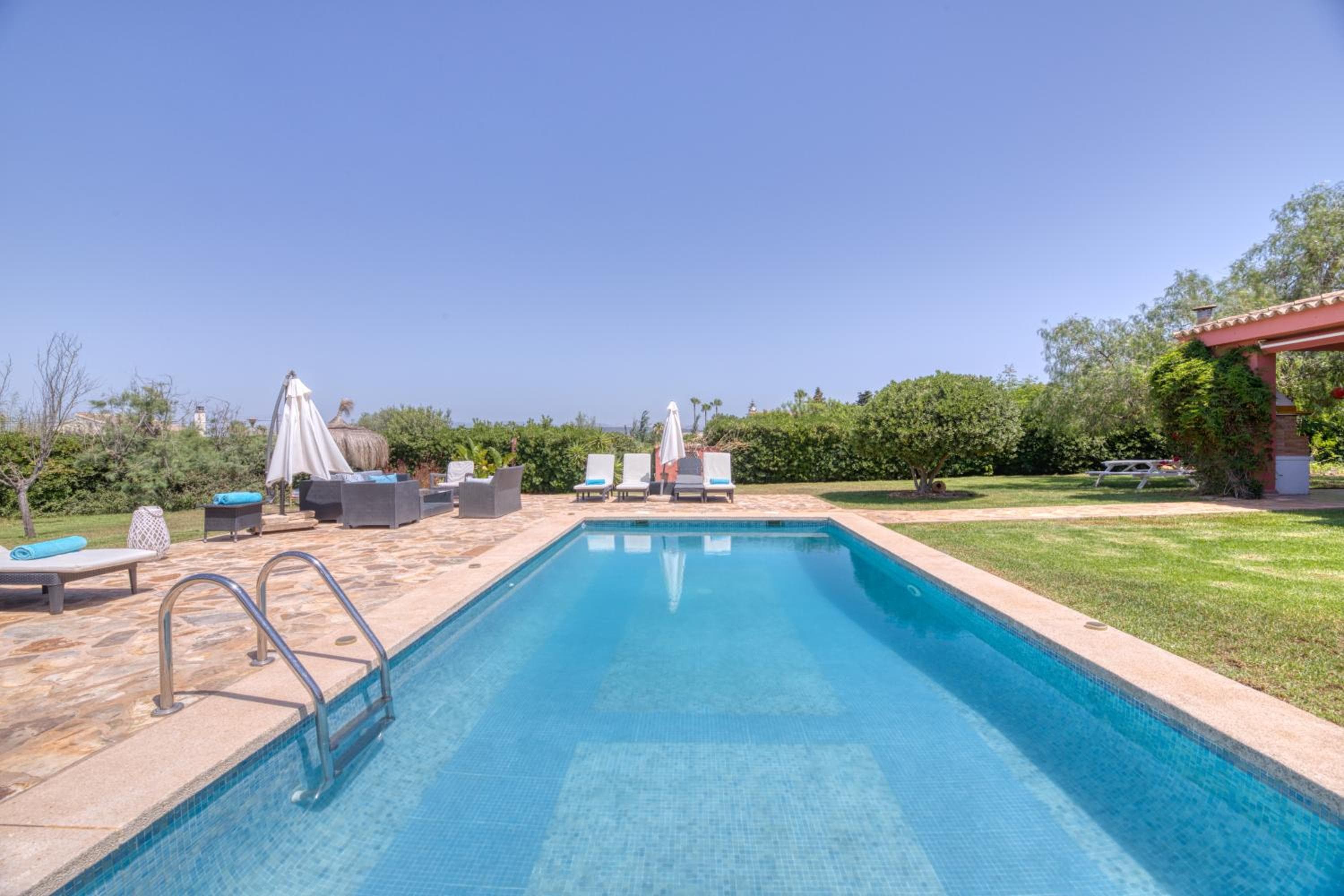 Villa Kentia, encantadora y elegante casa de campo cerca de Palma, capacidad para 8 personas — 2
