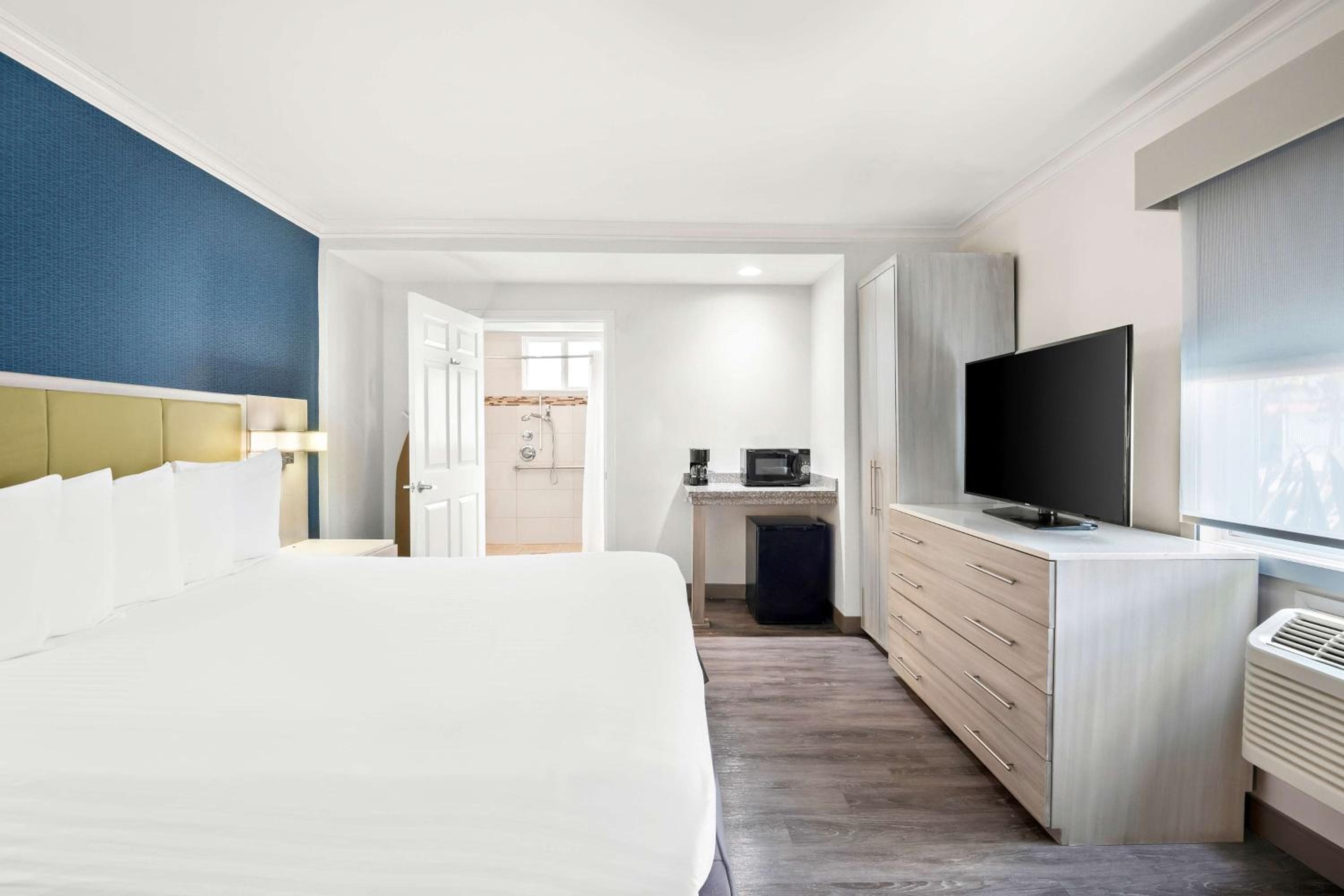 SureStay Hotel by Best Western Santa Monica — 7