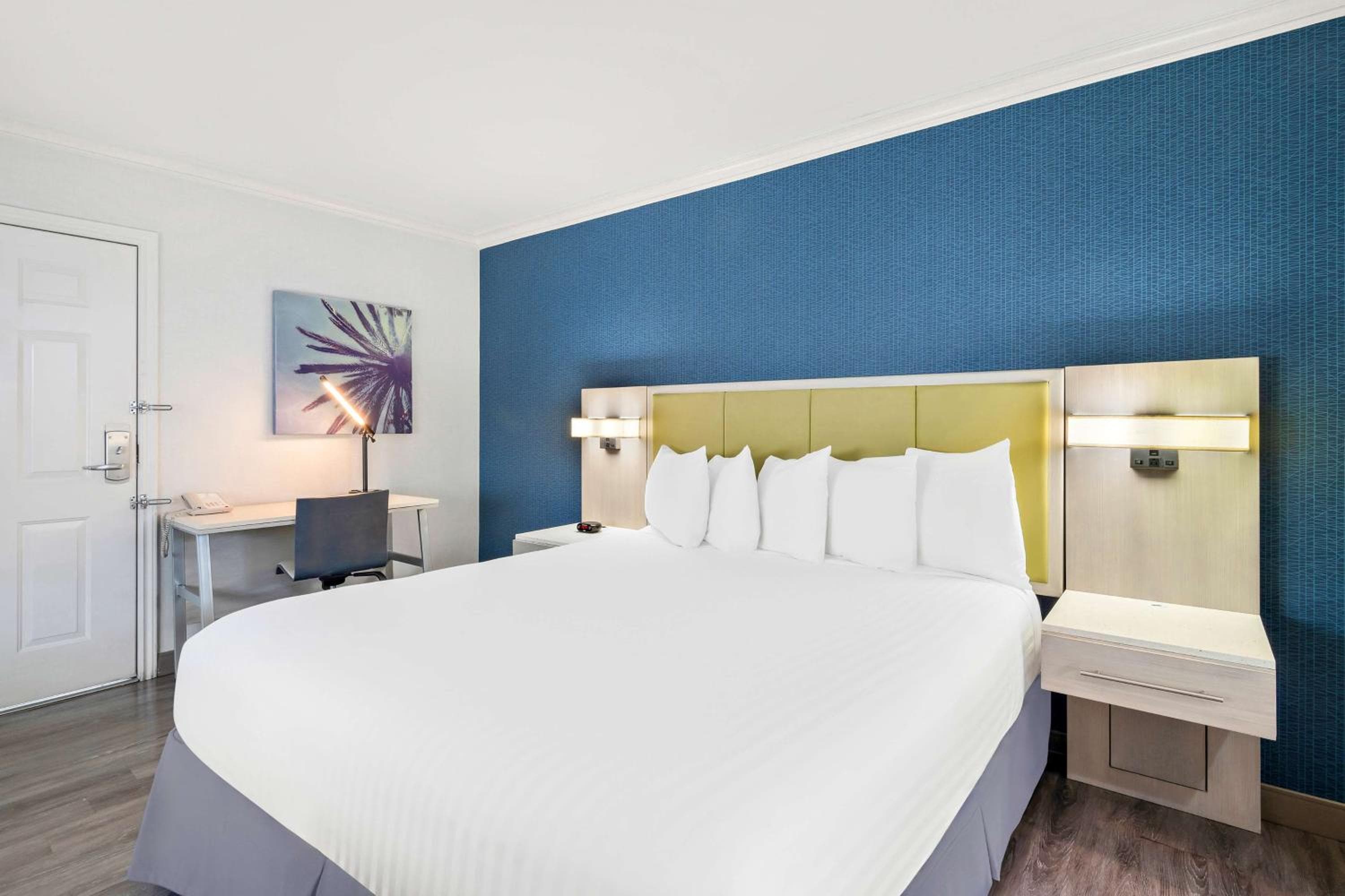 SureStay Hotel by Best Western Santa Monica — 6