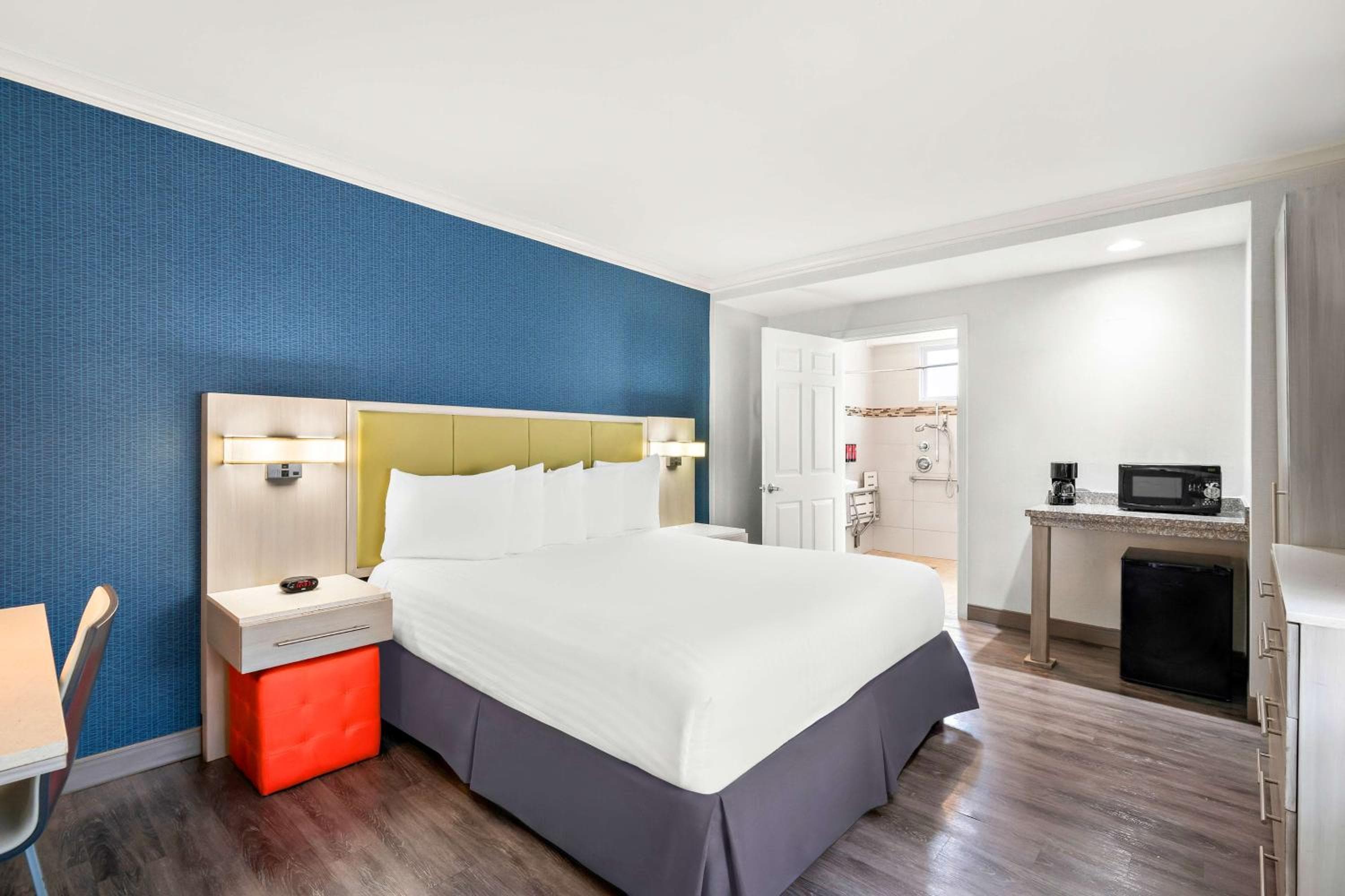 SureStay Hotel by Best Western Santa Monica — 8