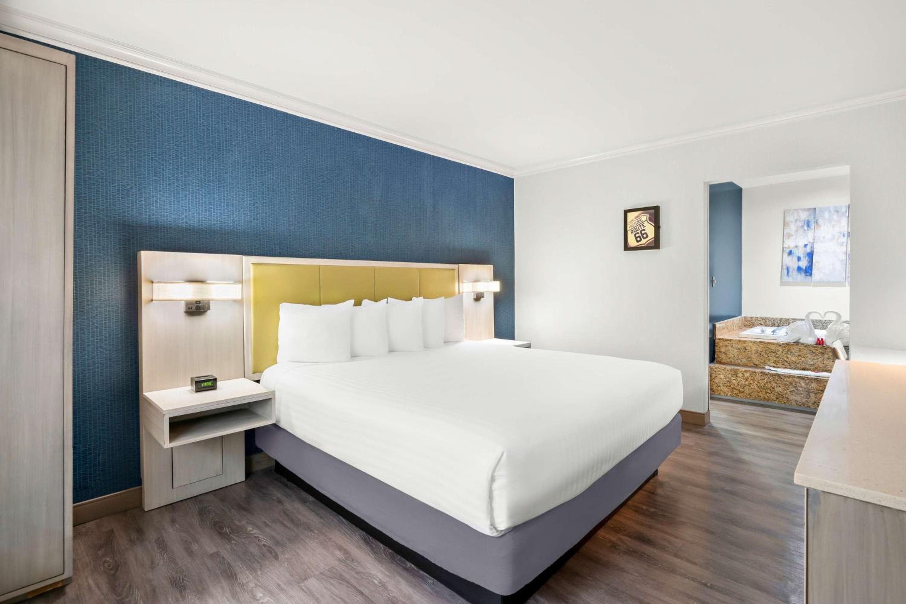 SureStay Hotel by Best Western Santa Monica — 11