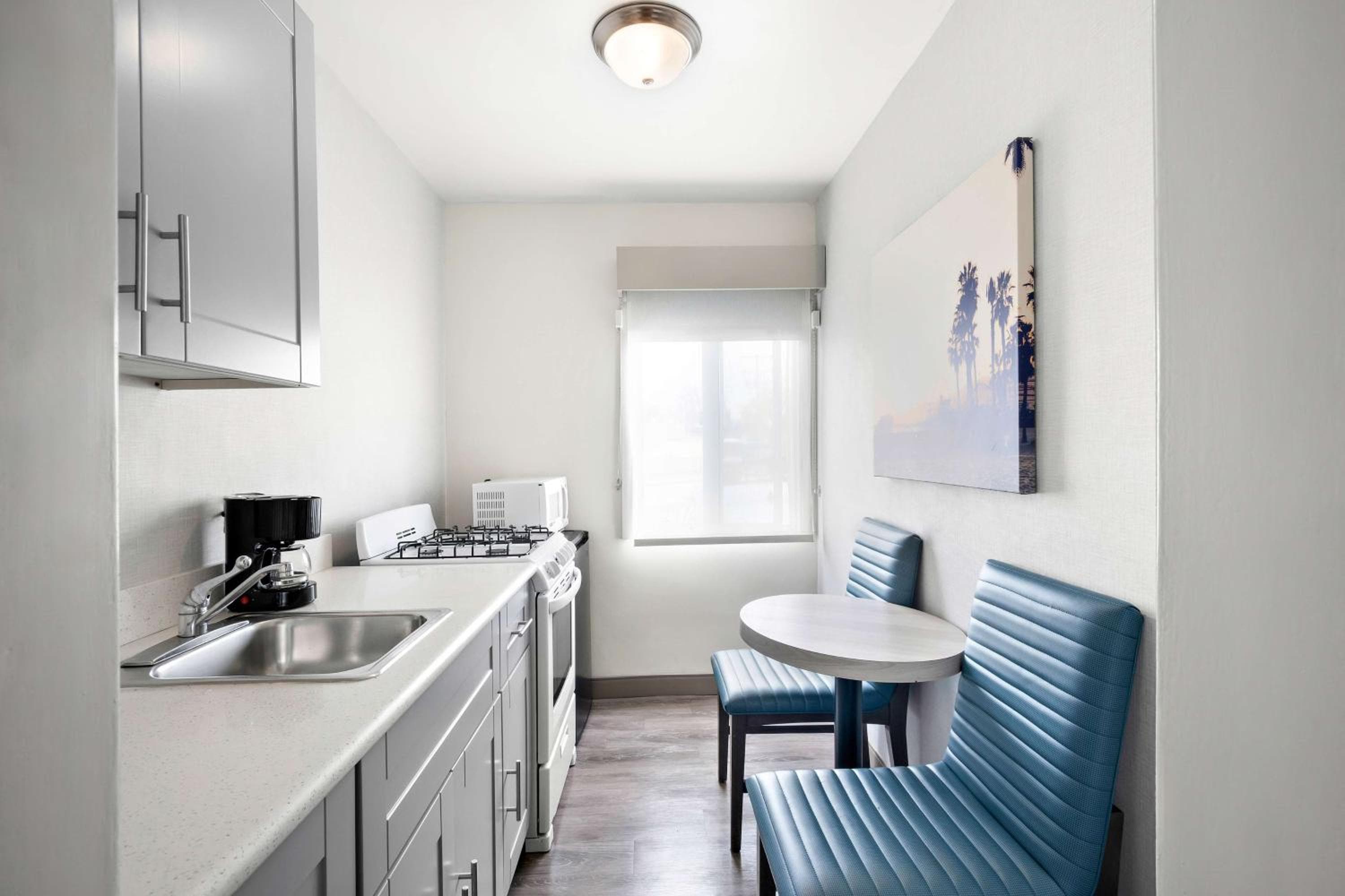 SureStay Hotel by Best Western Santa Monica — 18