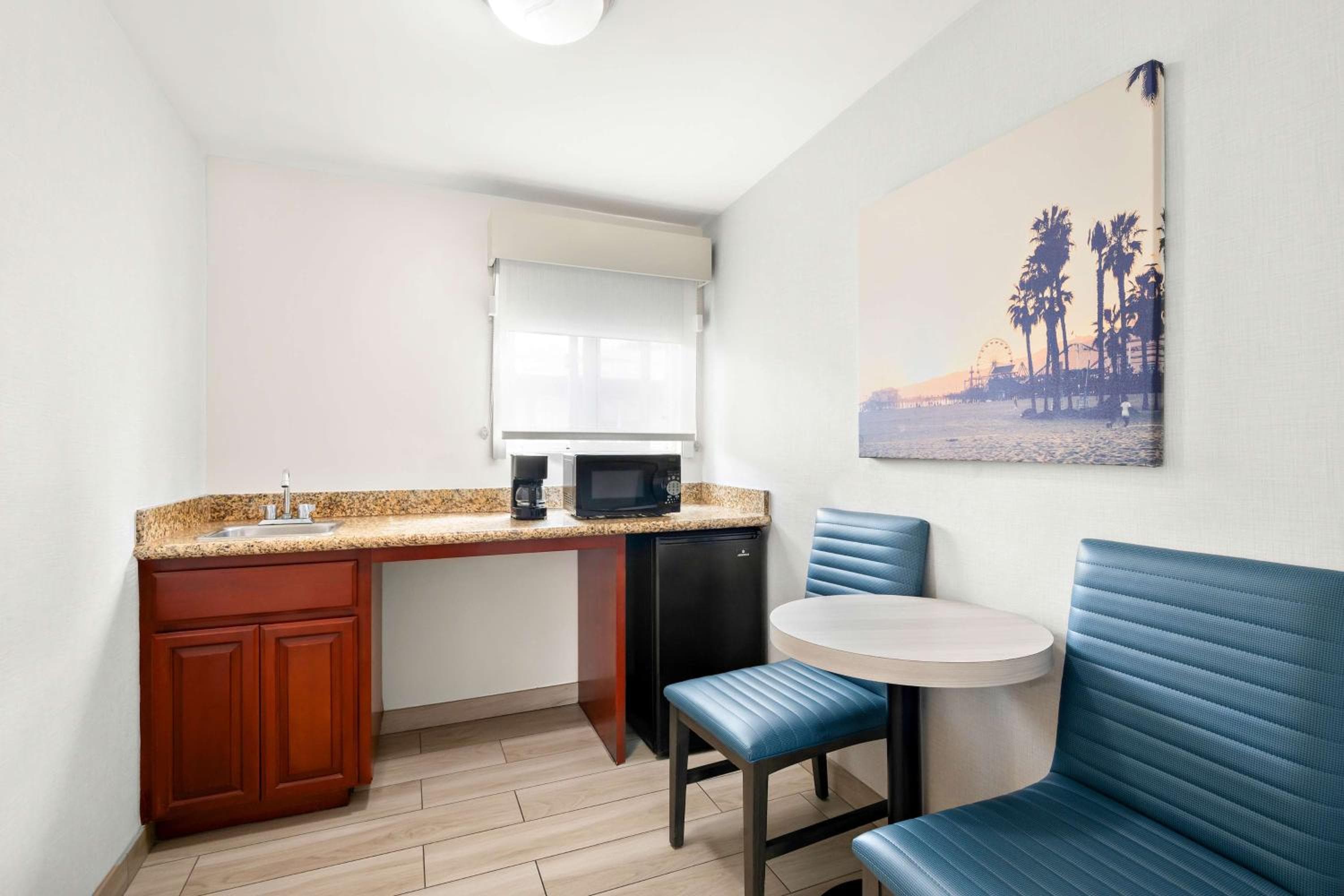 SureStay Hotel by Best Western Santa Monica — 24