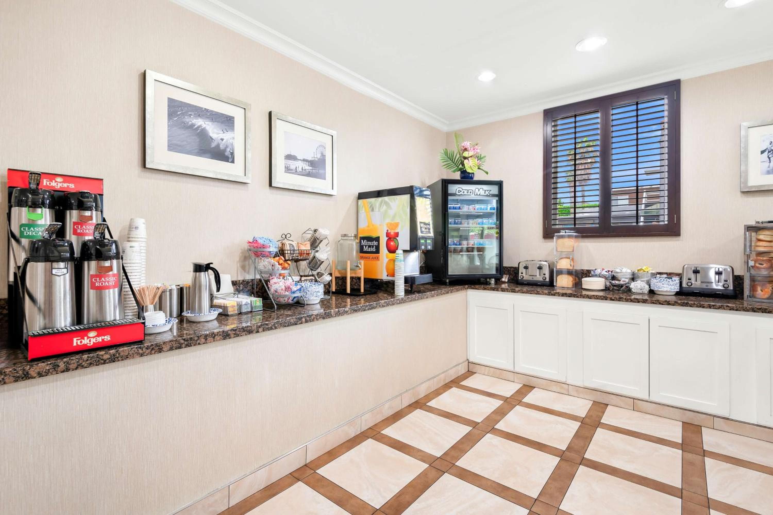 SureStay Hotel by Best Western Santa Monica — 29