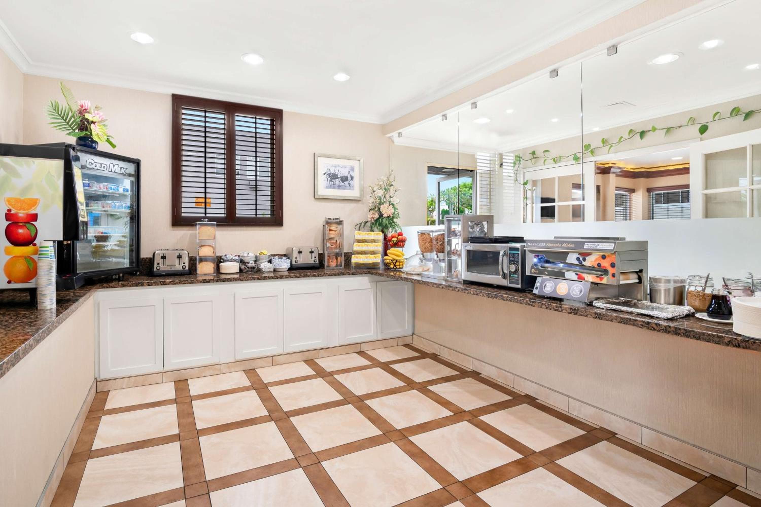 SureStay Hotel by Best Western Santa Monica — 30