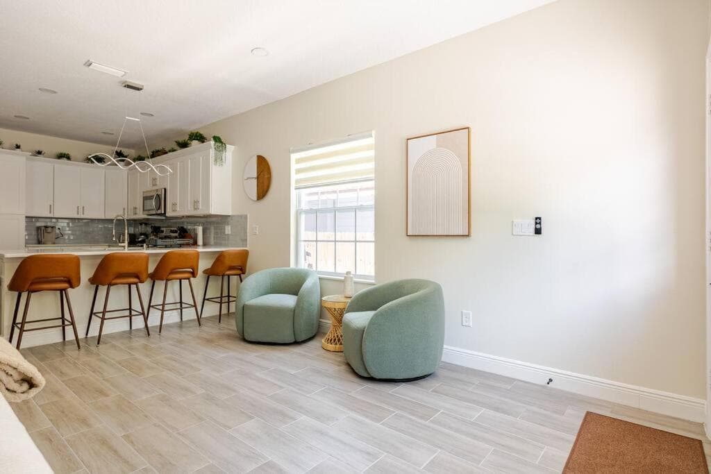 4 Bedroom 3 Full Bath Boho Oasis Saltwater Pool Near Downtown, North of Hyde Park Sleeps 12 Pets OK — 24