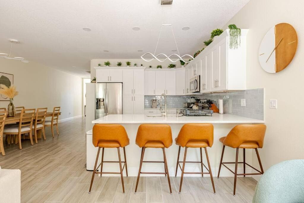 4 Bedroom 3 Full Bath Boho Oasis Saltwater Pool Near Downtown, North of Hyde Park Sleeps 12 Pets OK — 23