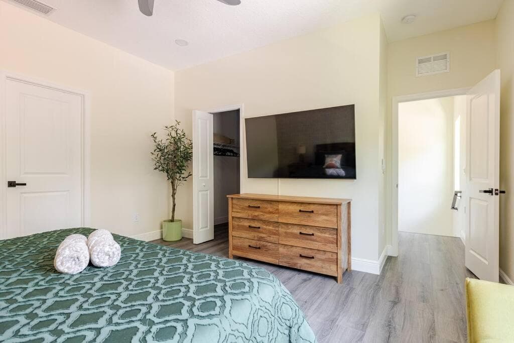 4 Bedroom 3 Full Bath Boho Oasis Saltwater Pool Near Downtown, North of Hyde Park Sleeps 12 Pets OK — 29