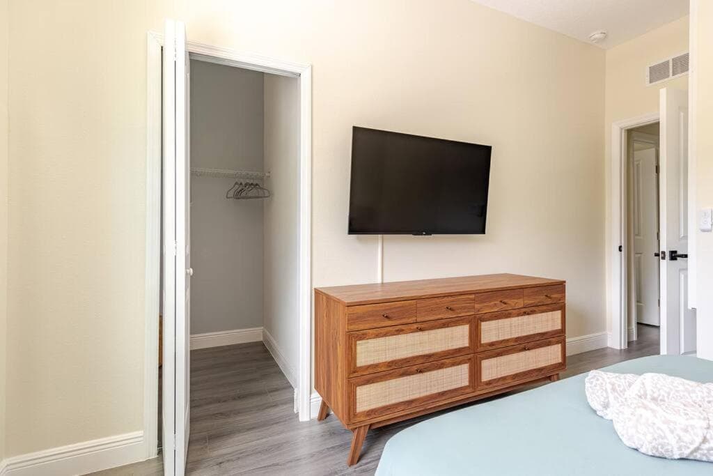 4 Bedroom House Near Downtown Tampa Sleeps 12 Pool Private Patio Pet Friendly — 23