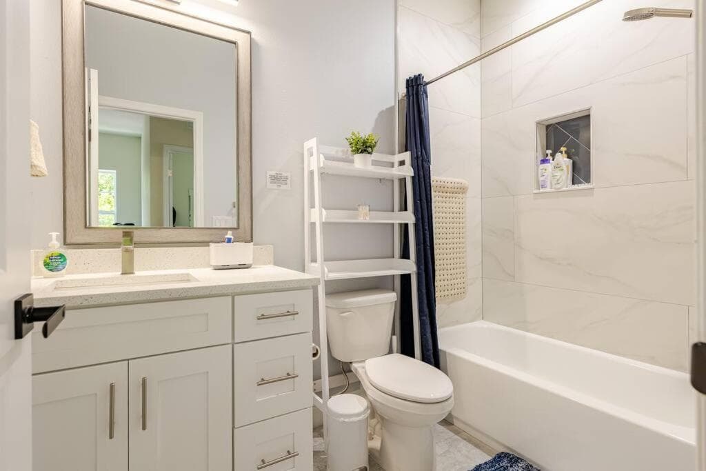 4 Bedroom 3 Full Bath Boho Oasis Saltwater Pool Near Downtown, North of Hyde Park Sleeps 12 Pets OK — 19