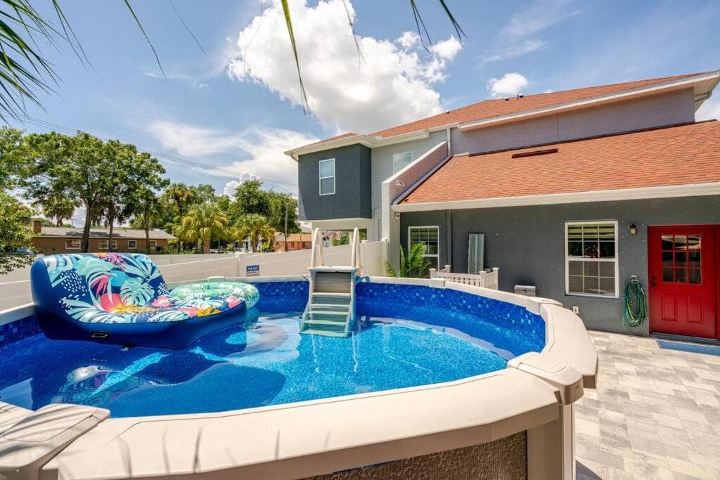 4 Bedroom 3 Full Bath Boho Oasis Saltwater Pool Near Downtown, North of Hyde Park Sleeps 12 Pets OK — 2