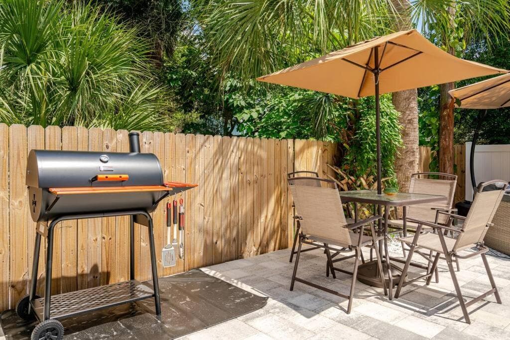 4 Bedroom 3 Full Bath Boho Oasis Saltwater Pool Near Downtown, North of Hyde Park Sleeps 12 Pets OK — 13
