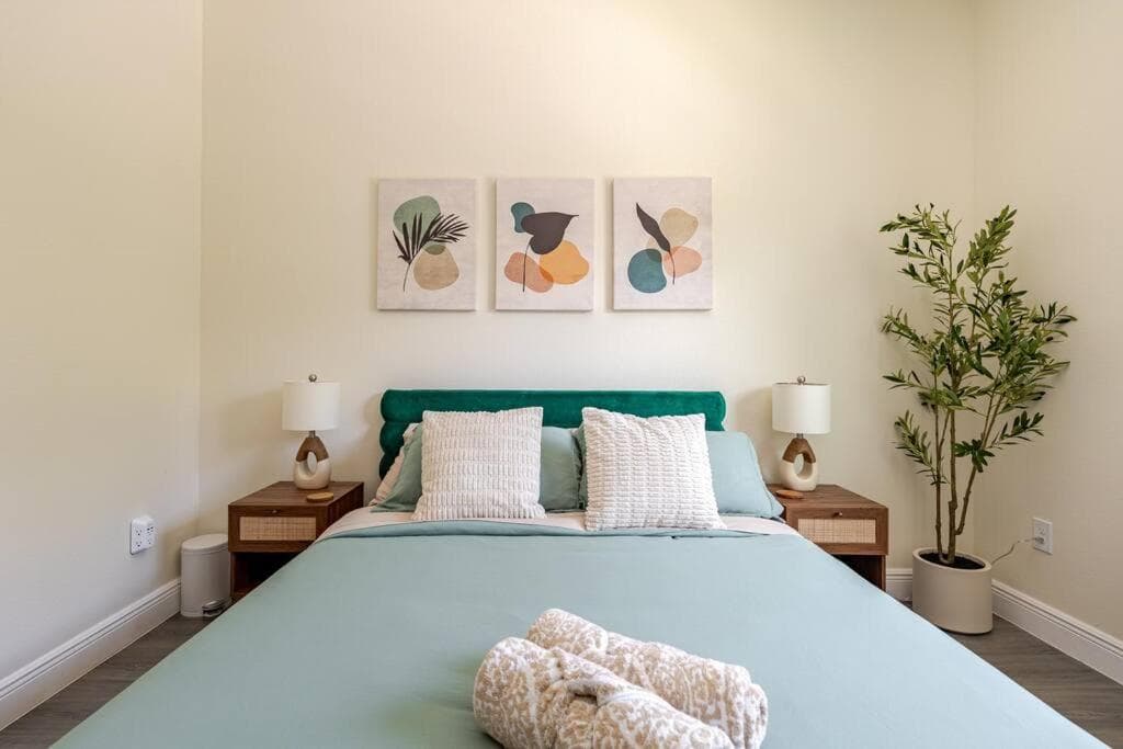 4 Bedroom House Near Downtown Tampa Sleeps 12 Pool Private Patio Pet Friendly — 2