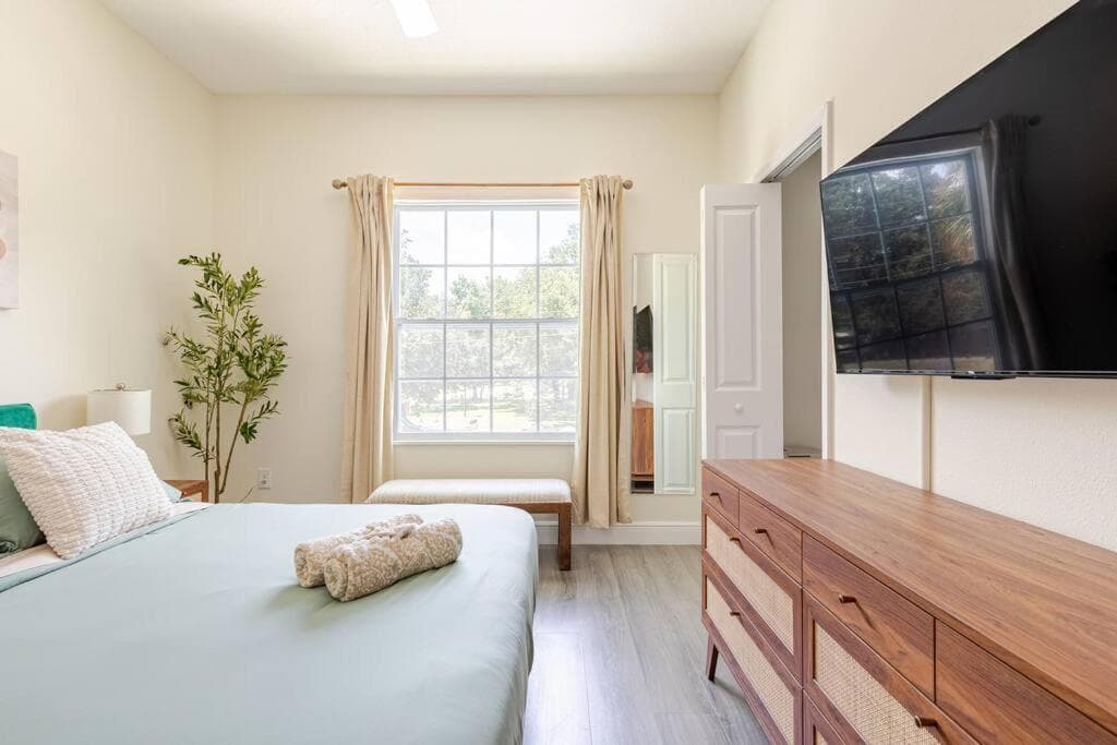 4 Bedroom 3 Full Bath Boho Oasis Saltwater Pool Near Downtown, North of Hyde Park Sleeps 12 Pets OK — 26