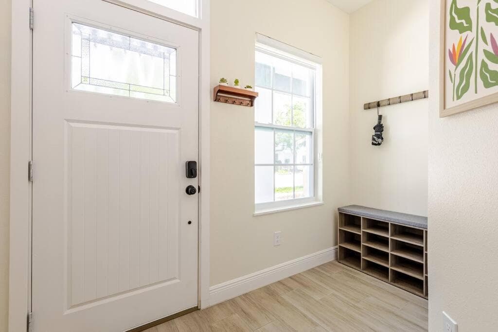 4 Bedroom 3 Full Bath Boho Oasis Saltwater Pool Near Downtown, North of Hyde Park Sleeps 12 Pets OK — 8