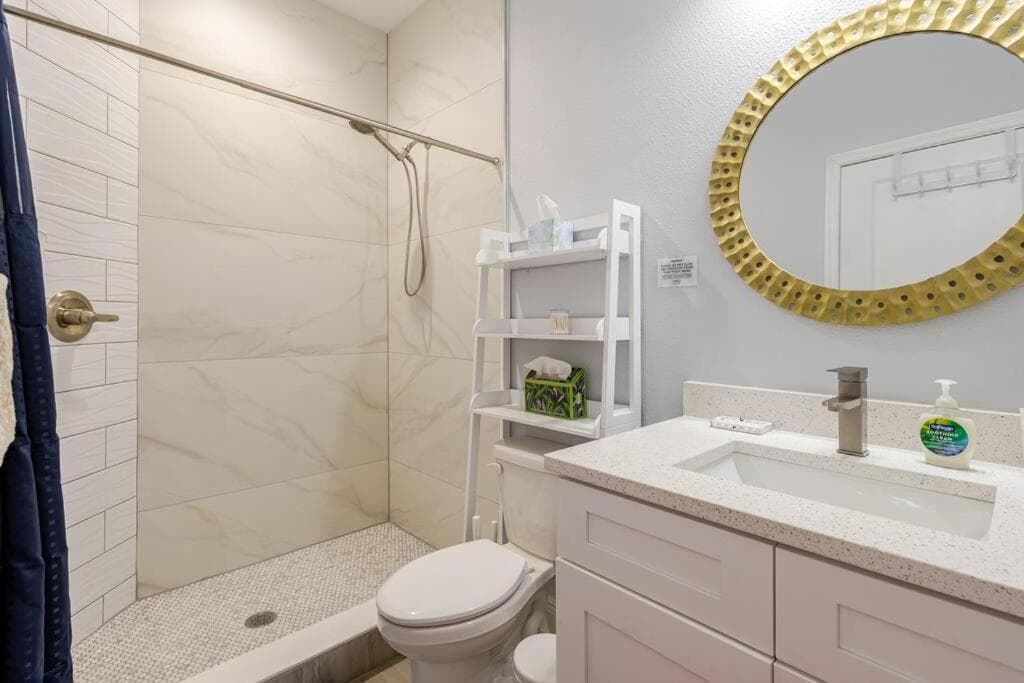 4 Bedroom 3 Full Bath Boho Oasis Saltwater Pool Near Downtown, North of Hyde Park Sleeps 12 Pets OK — 7